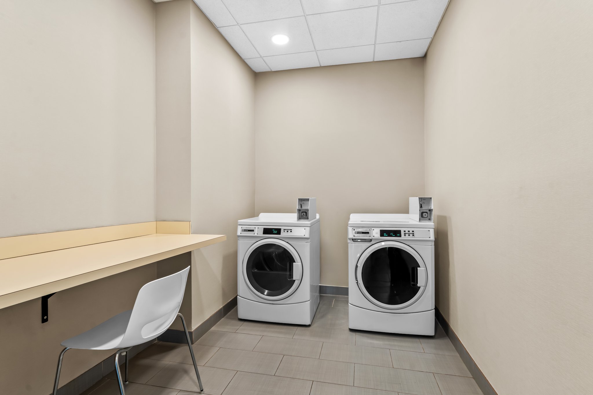 Holiday Inn Express & Suites Albany by IHG Image