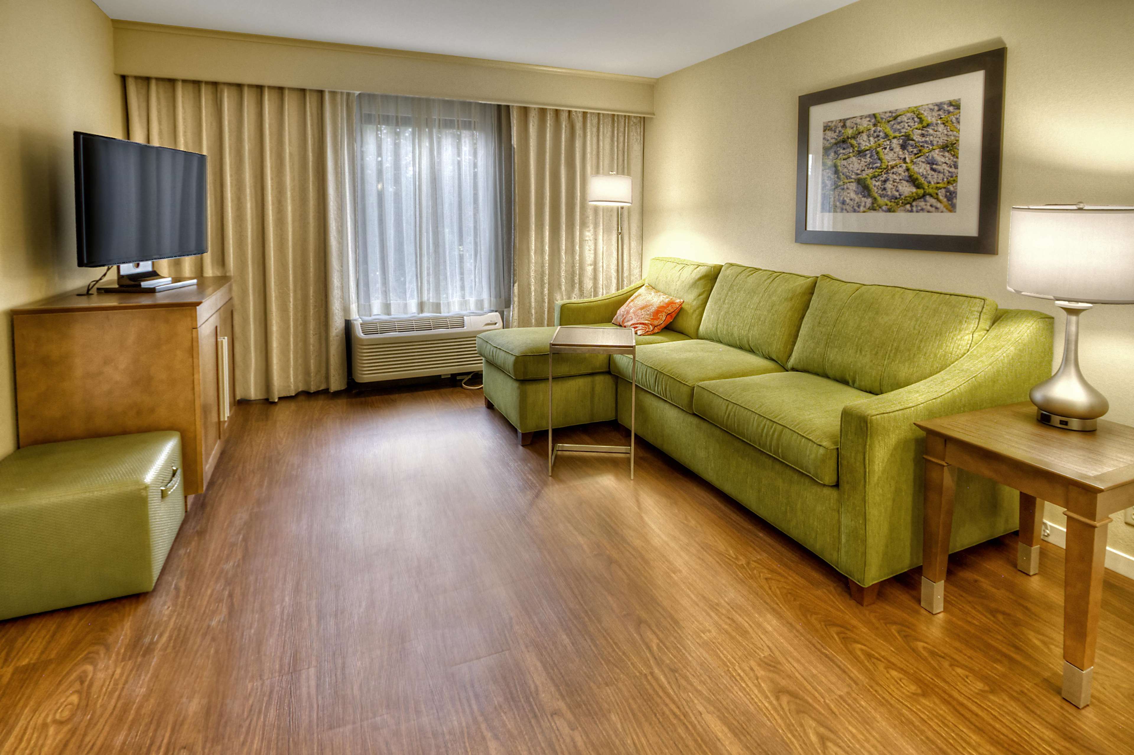 Hampton Inn & Suites Asheville-I-26 Photo