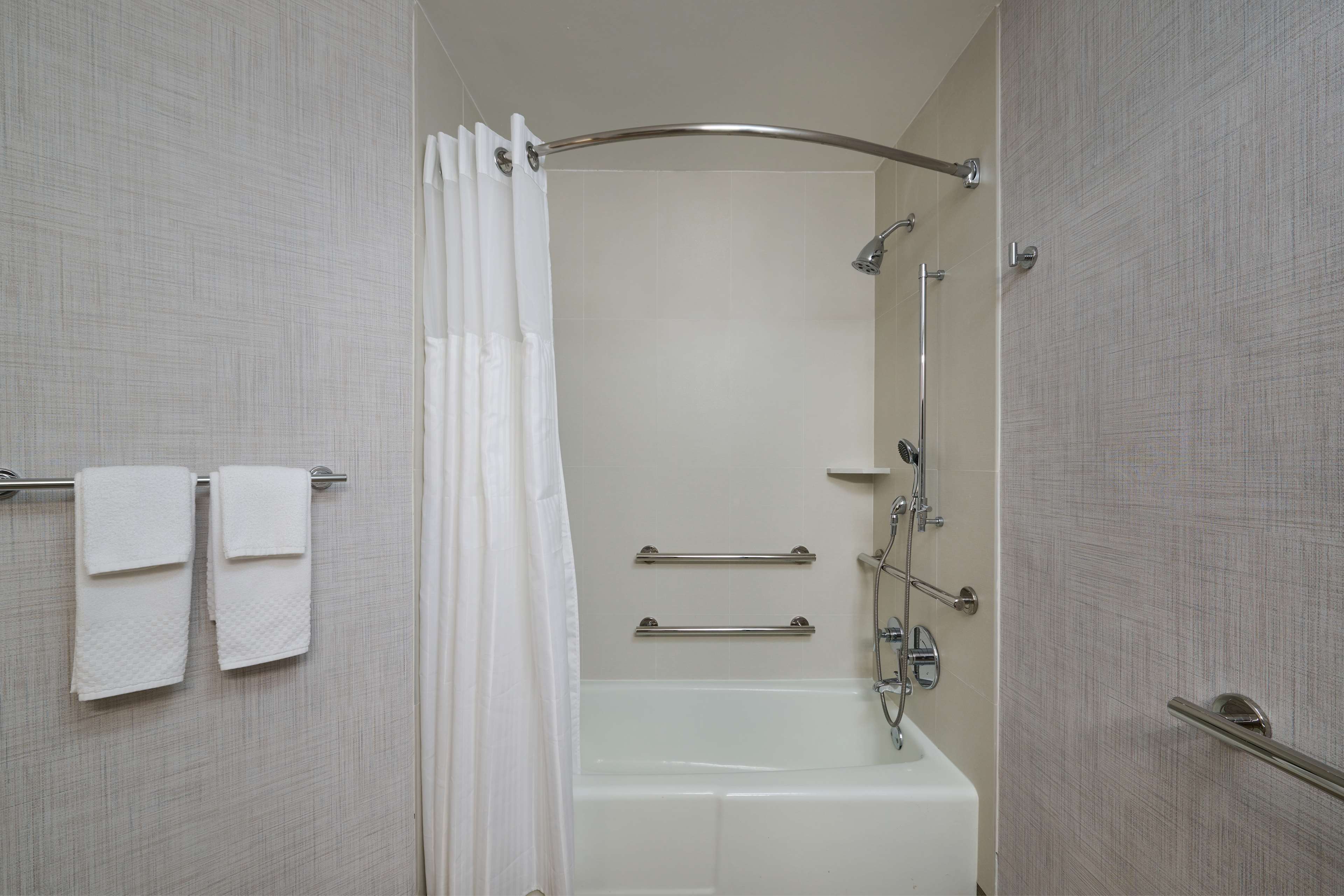 Guest room bath