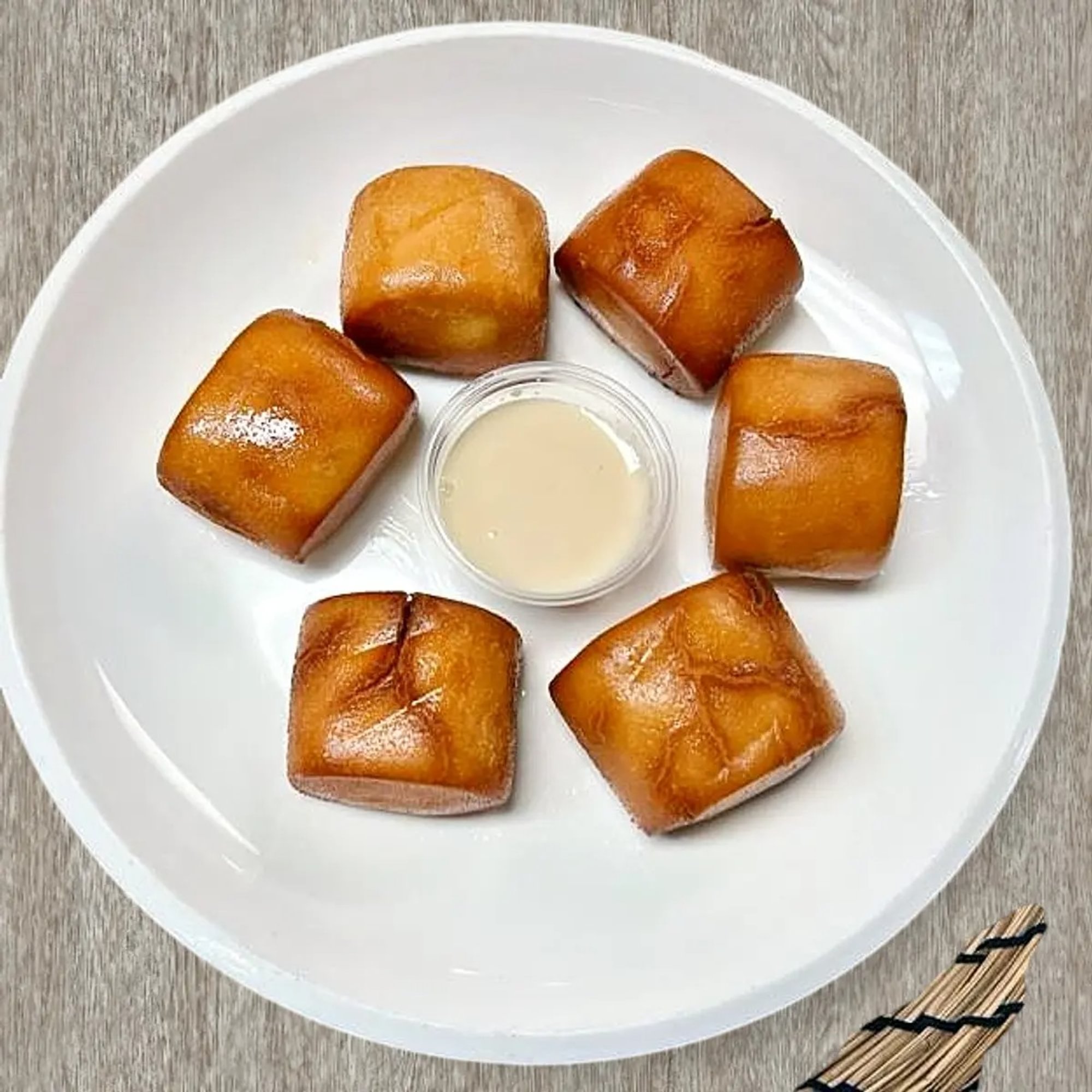 Deep Fried Chinese Buns with Sweetened Condensed Milk 奶油馒头