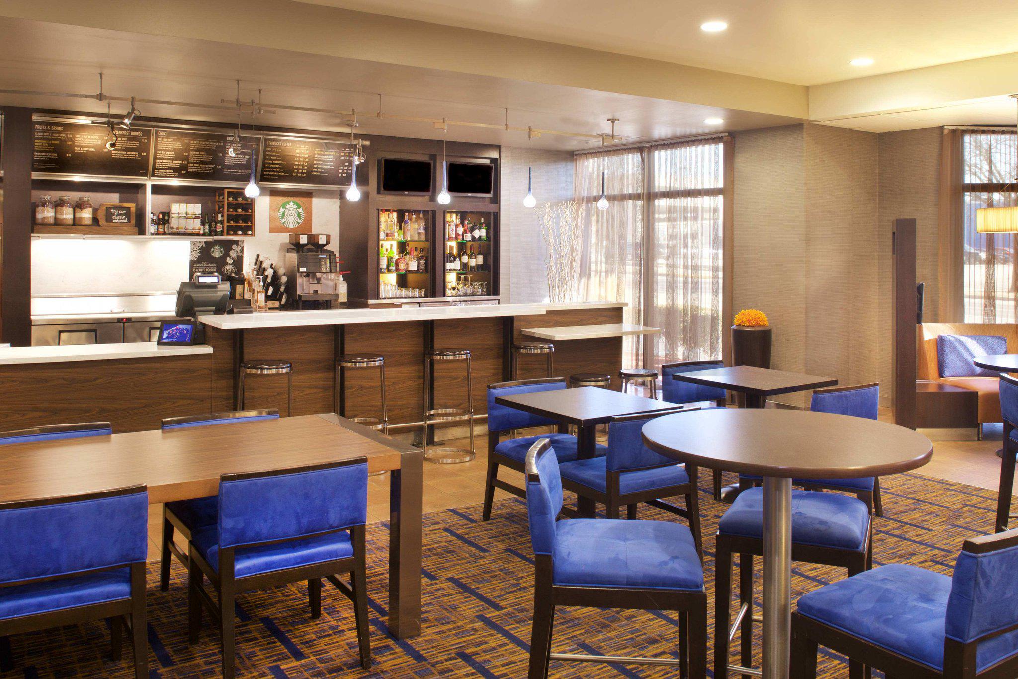 Courtyard by Marriott Bloomington Photo