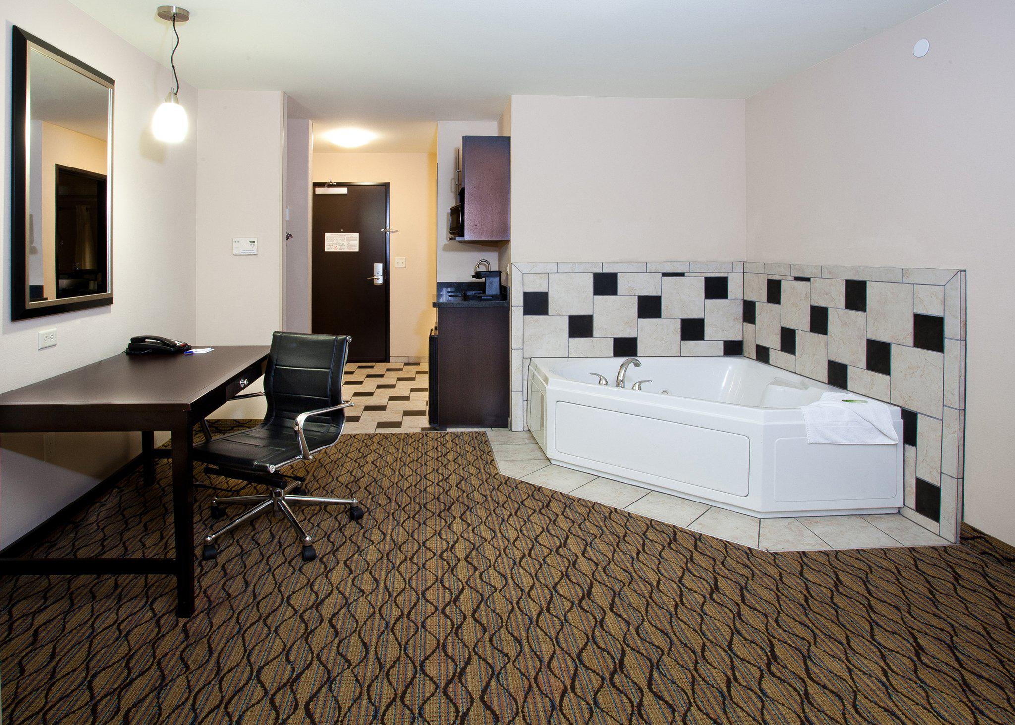 Holiday Inn Express & Suites Tulsa South Bixby Photo