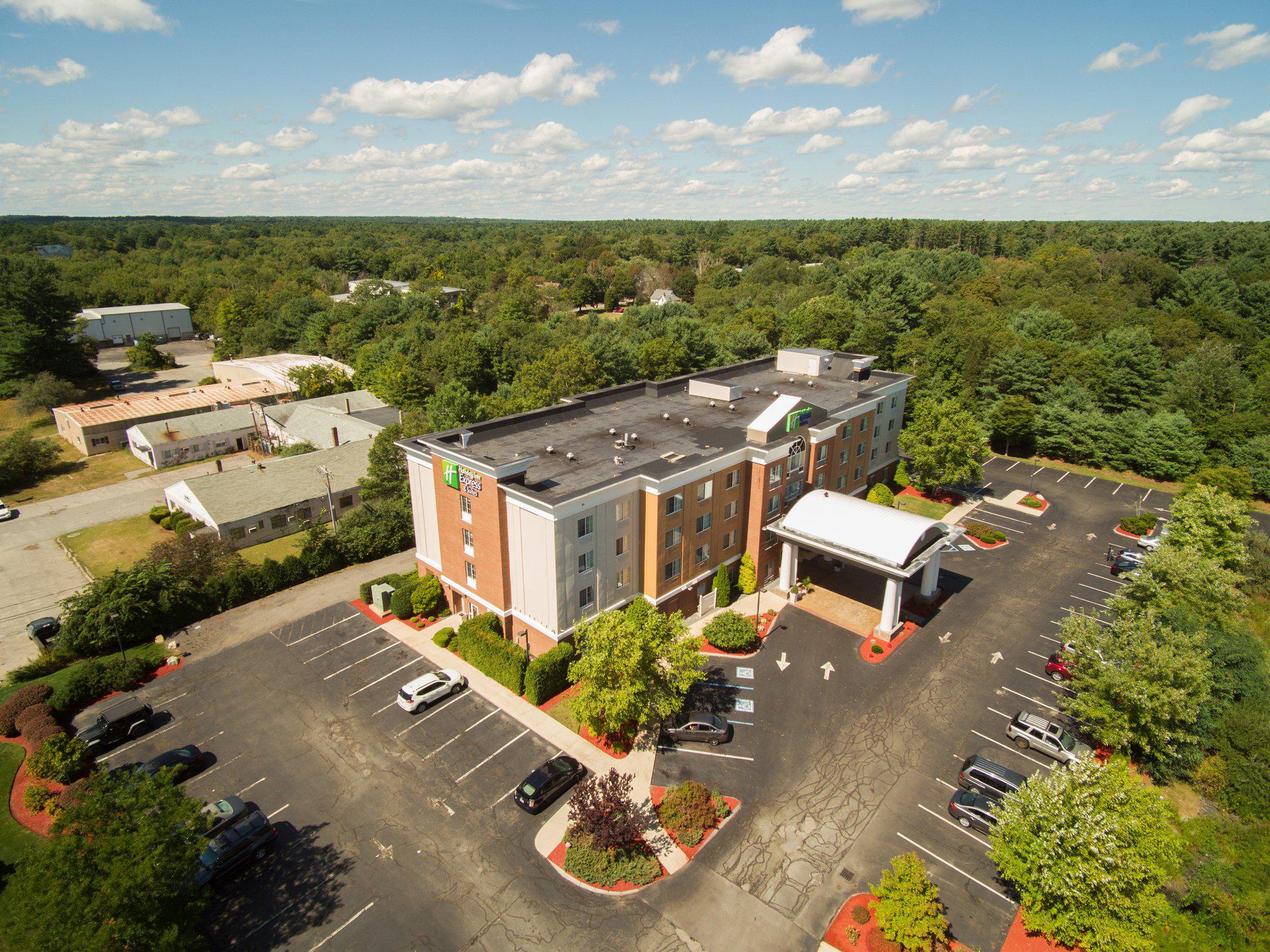 Holiday Inn Express & Suites Middleboro Raynham Photo