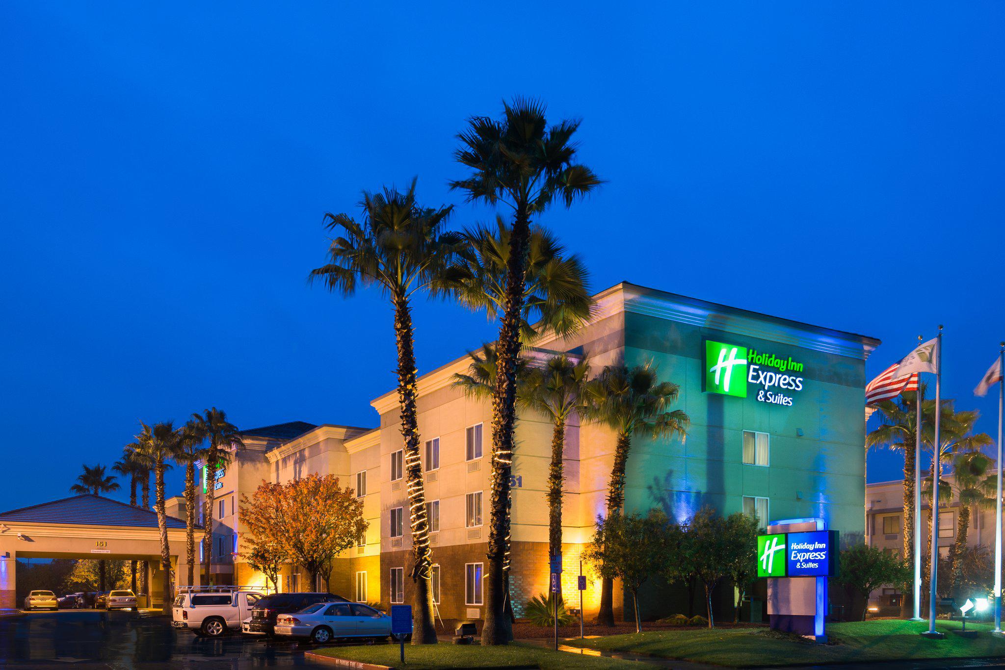 Holiday Inn Express & Suites Vacaville Photo
