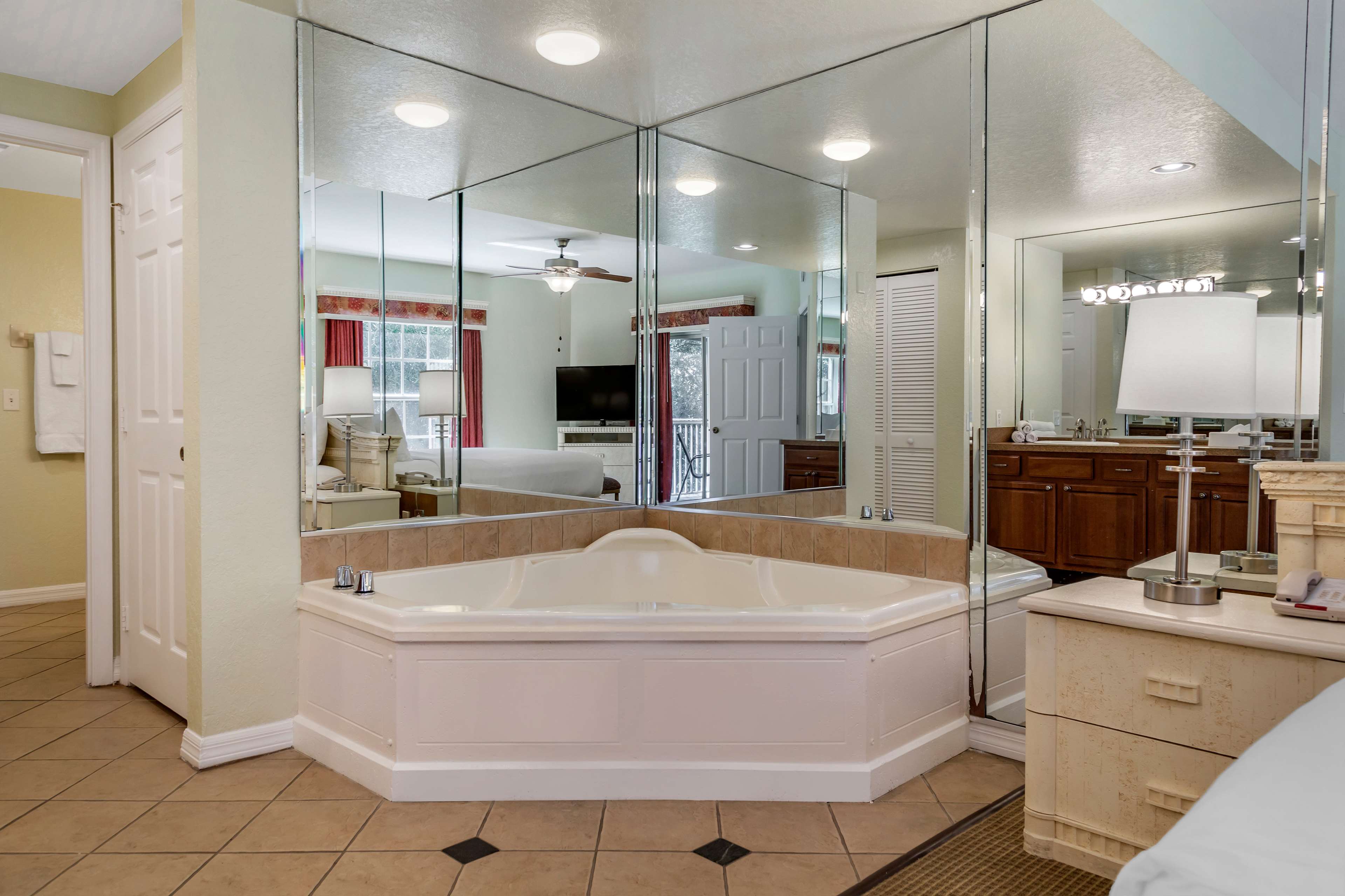 Guest room bath