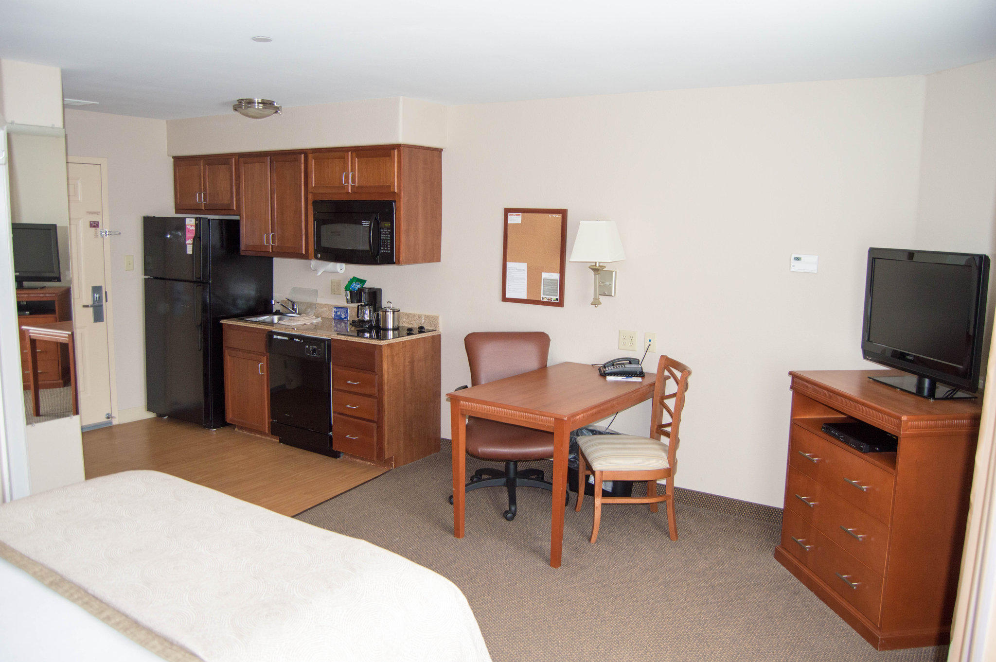 Candlewood Suites Victoria Photo