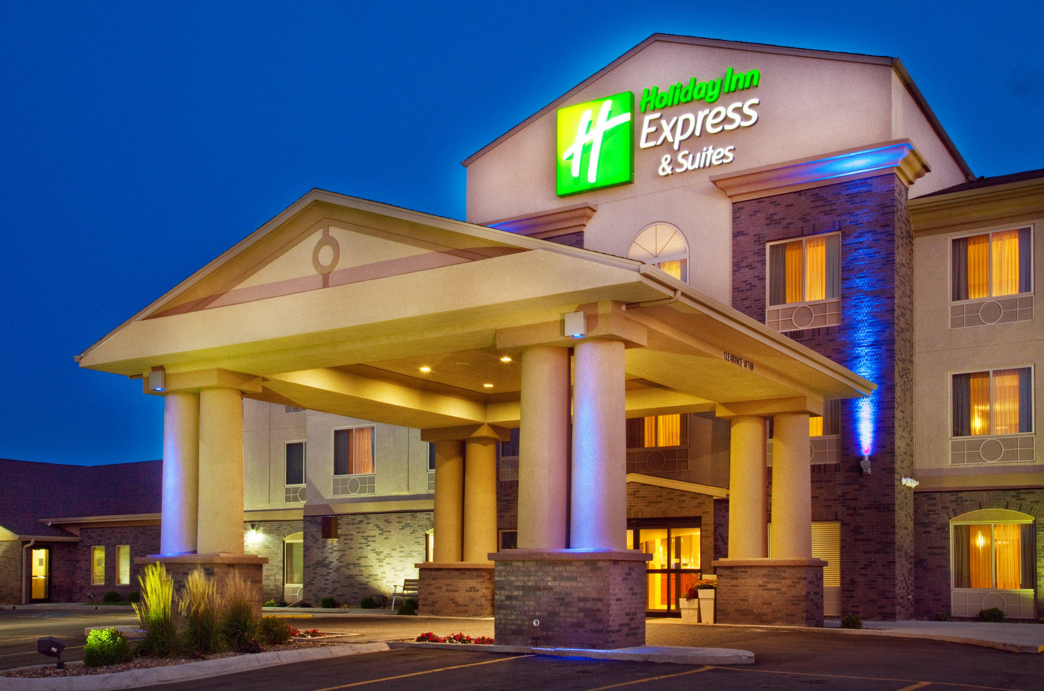 Holiday Inn Express & Suites Sheldon Photo