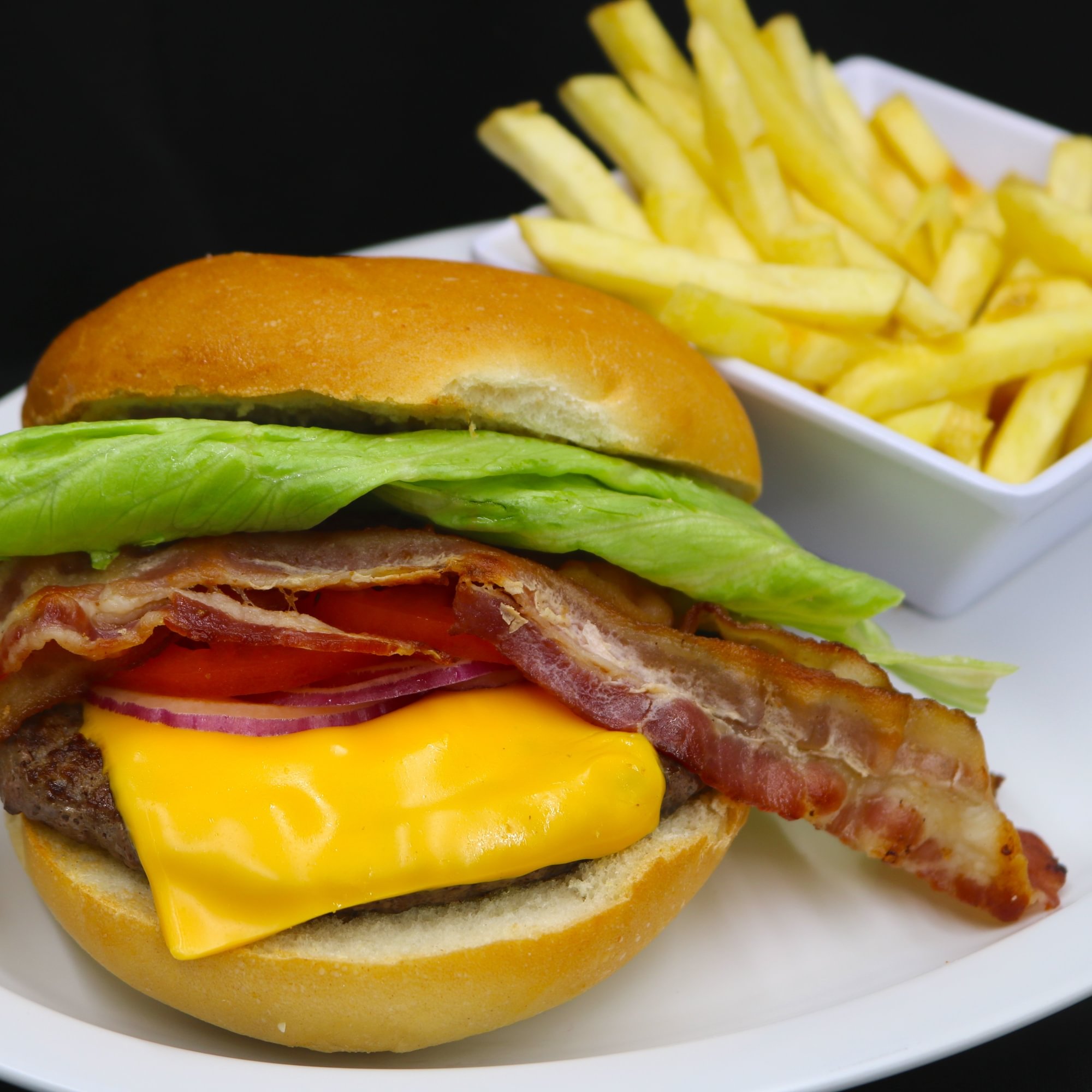 Smoked Bacon Cheeseburger w/ Fries