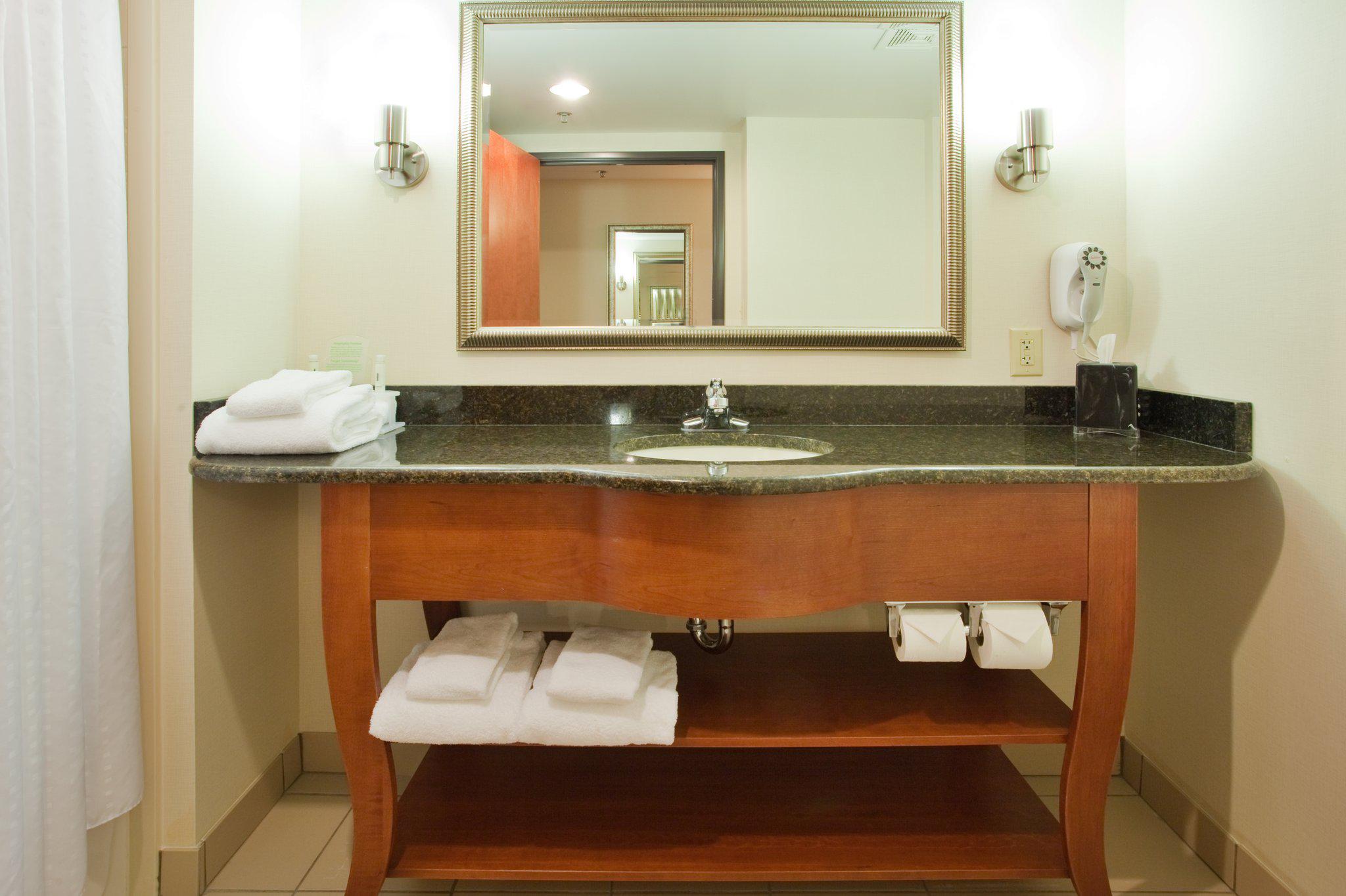 Holiday Inn Express & Suites Fredericksburg Photo