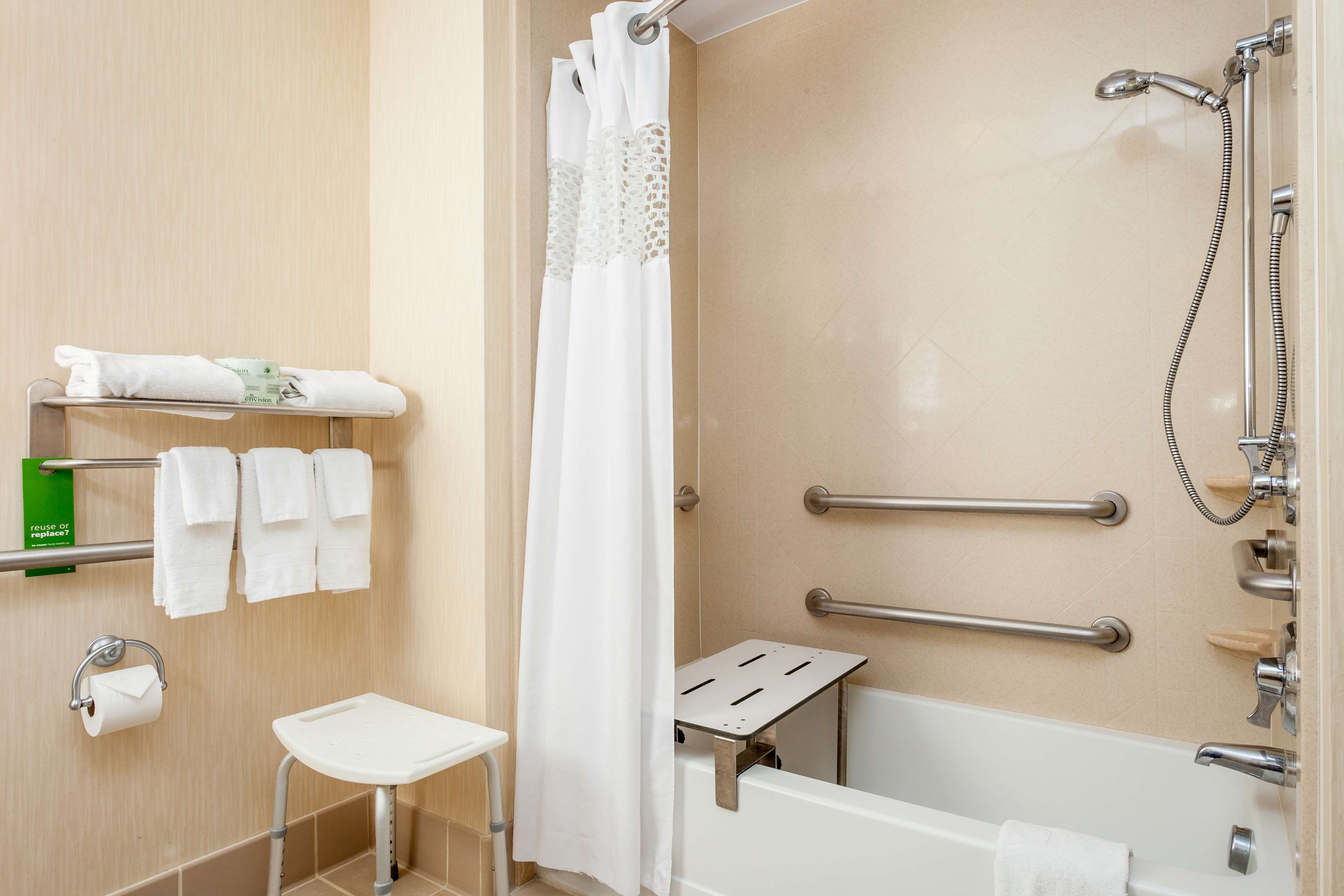 Guest room bath