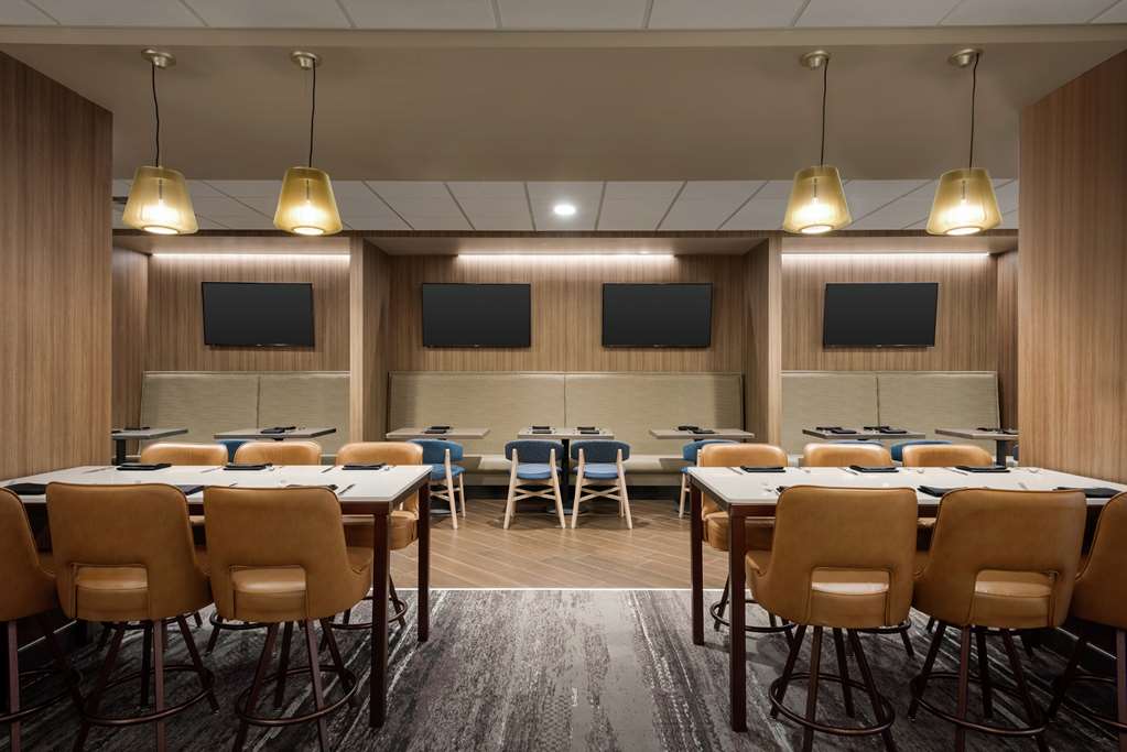 DoubleTree by Hilton St. Paul East Image