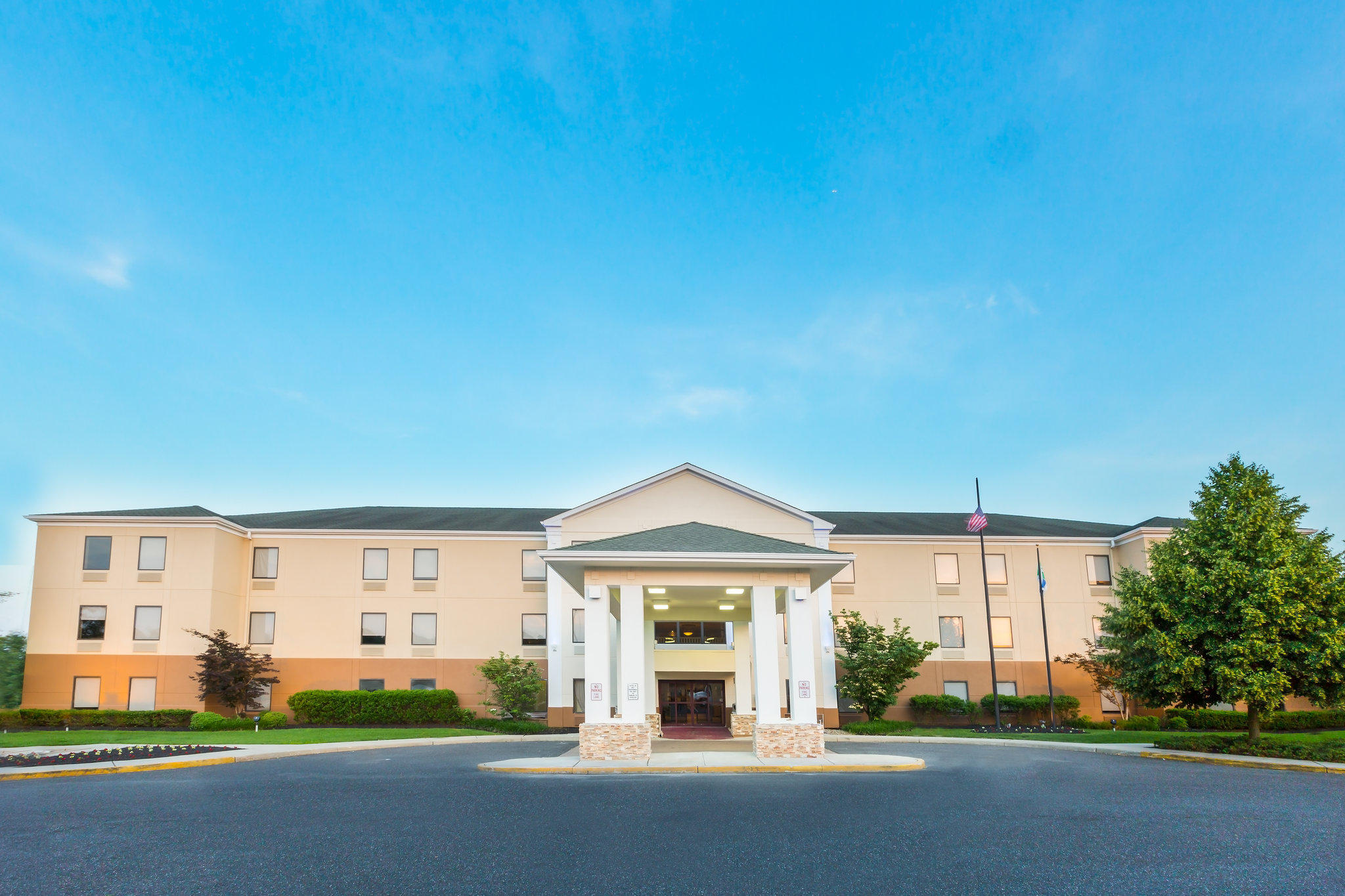 Holiday Inn Express & Suites Burlington - Mount Holly Photo