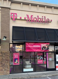 Exterior photo of T-Mobile Store at Gunbarrel Rd & Igou Gap Rd, Chattanooga, TN