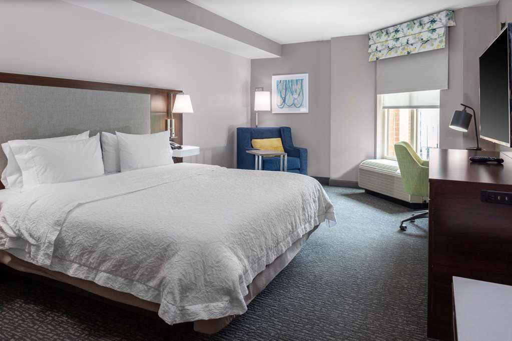 Hampton Inn & Suites Arlington Crystal City DCA Image