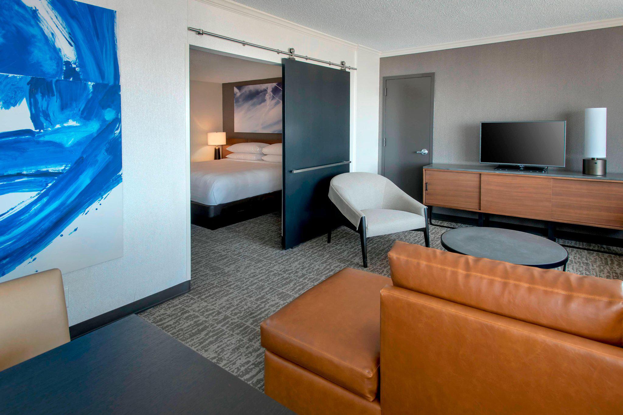 Newark Liberty International Airport Marriott Photo