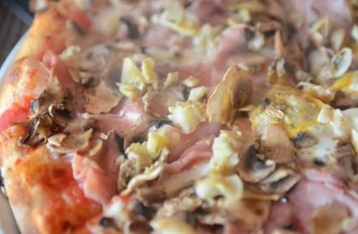 10" ARTICHOKE/HAM/MUSHROOM PIZZA