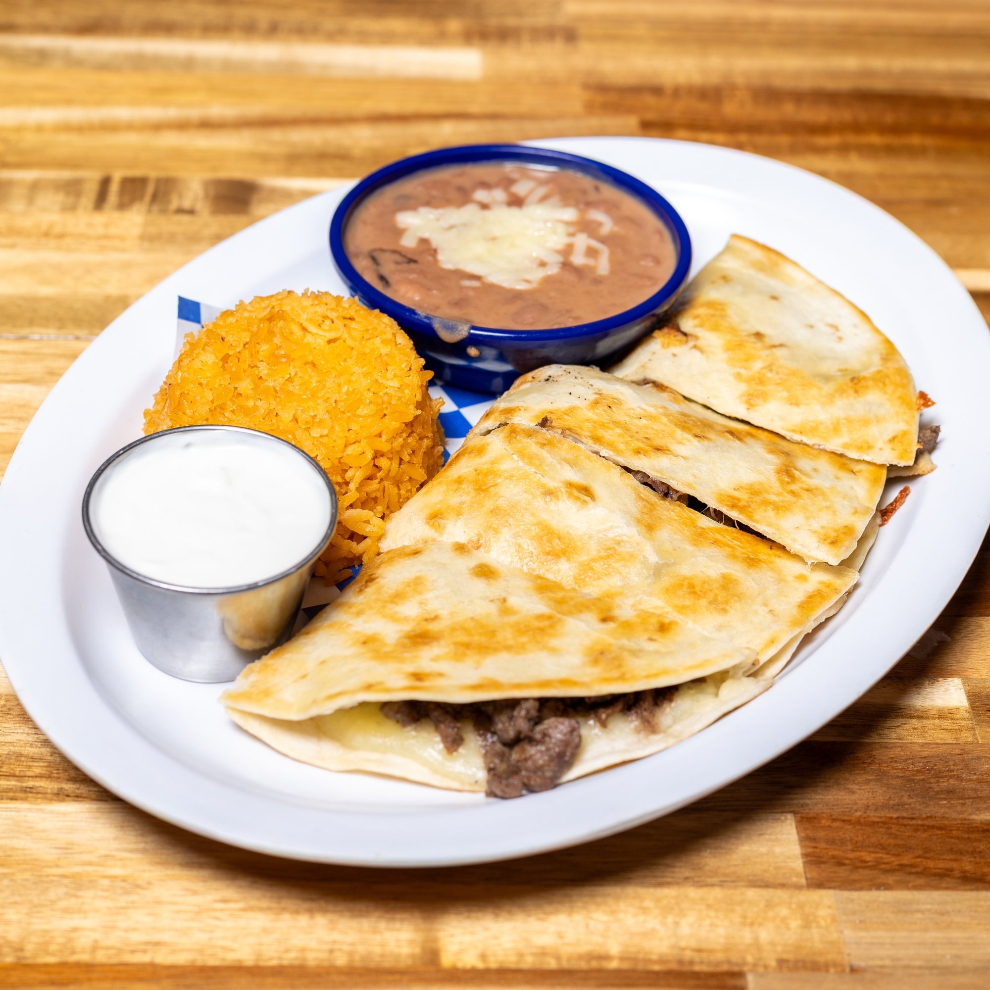 Quesadilla con Carne - With Meat