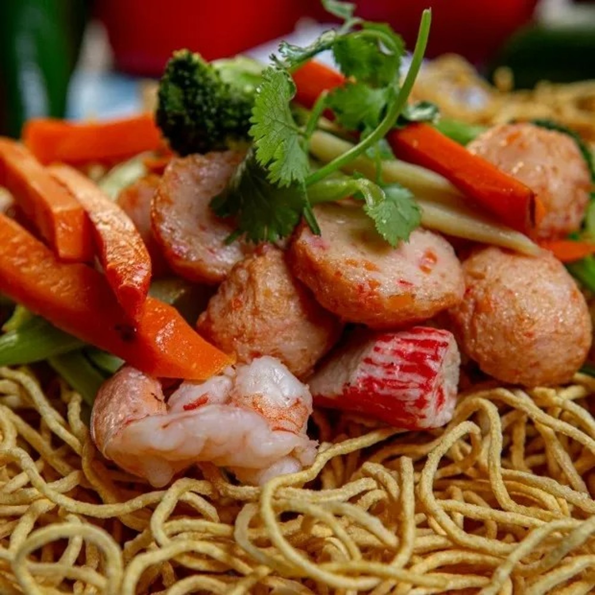 Seafood & Vegetable Chow Mein (Mi Xao Don Do Bien)