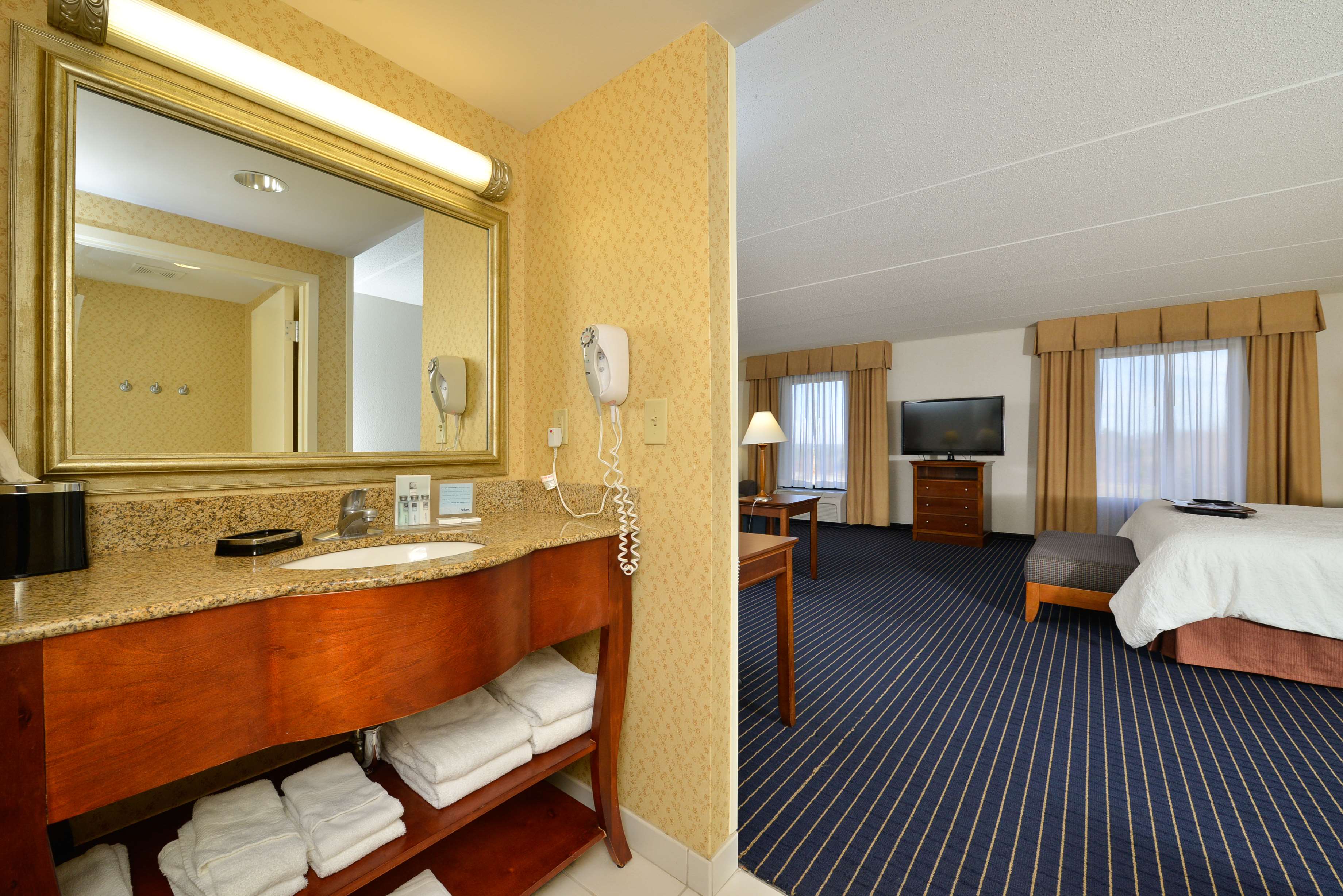 Hampton Inn Farmville, 300 Sunchase Boulevard, Farmville, VA, Hotels