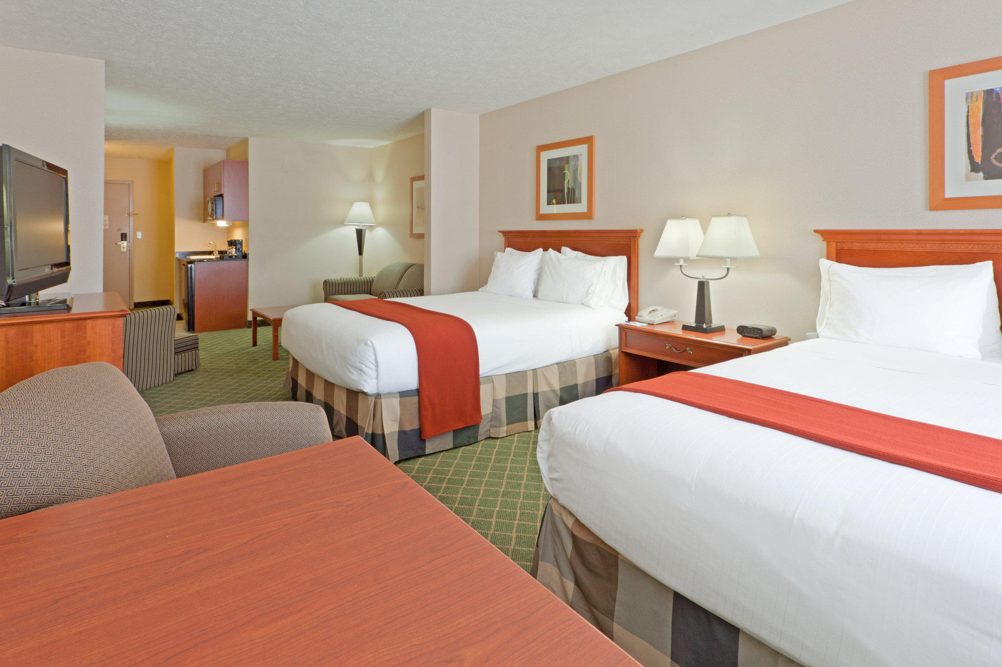 Holiday Inn Express & Suites Kent State University Photo