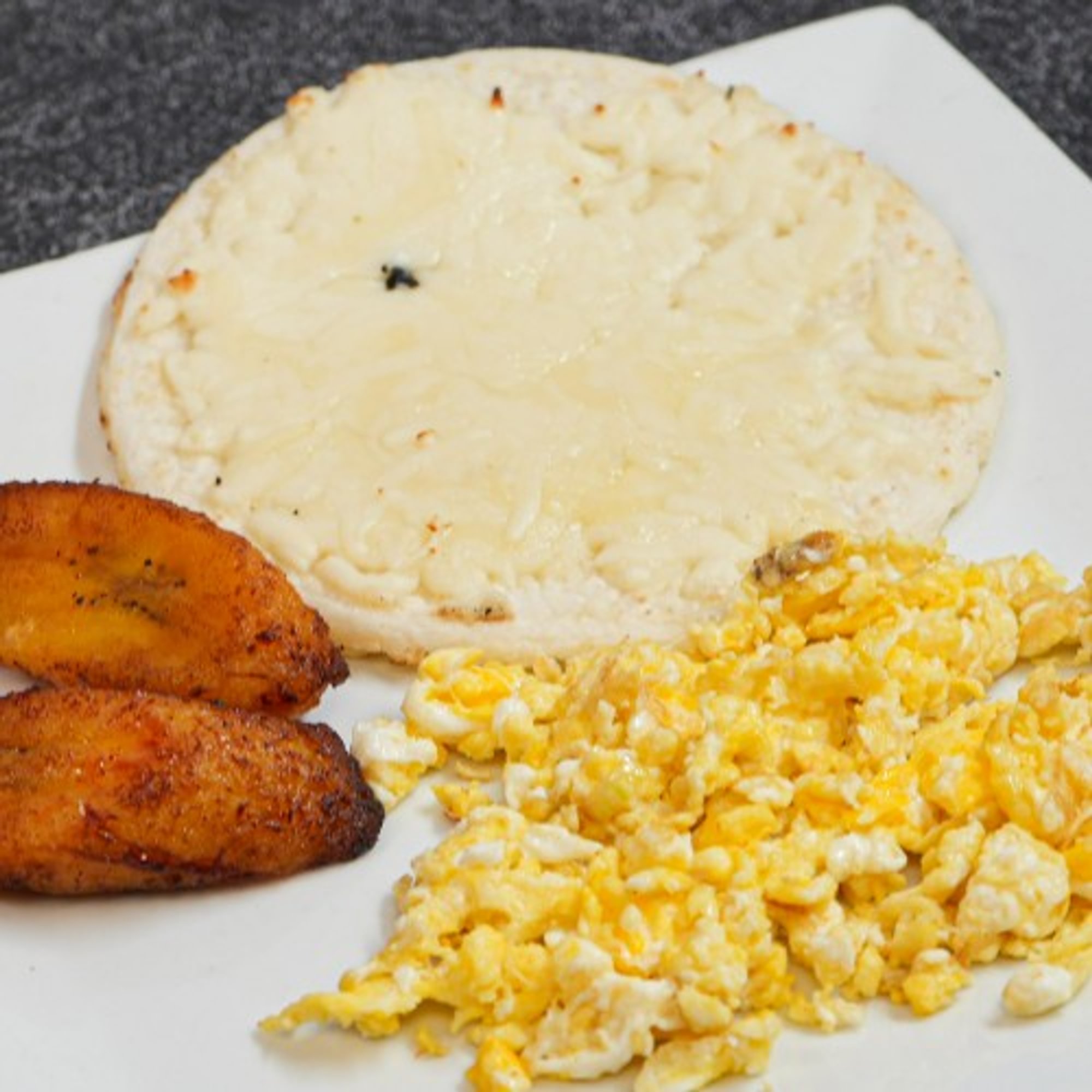 Huevos Revueltos Con Arepa