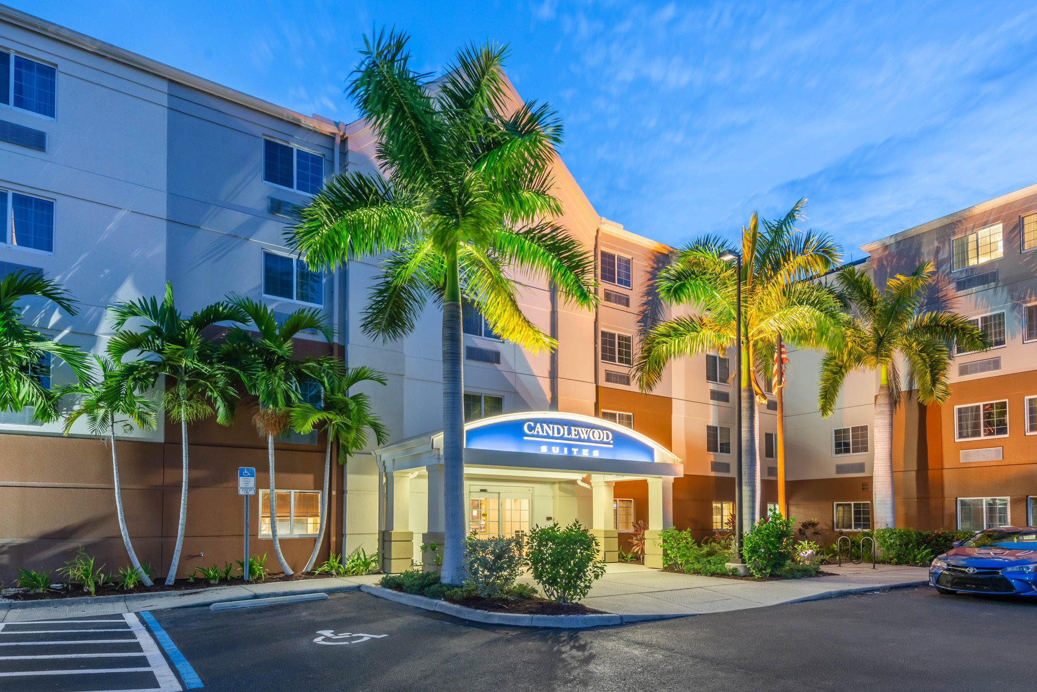 Candlewood Suites Fort Myers-Sanibel Gateway Photo