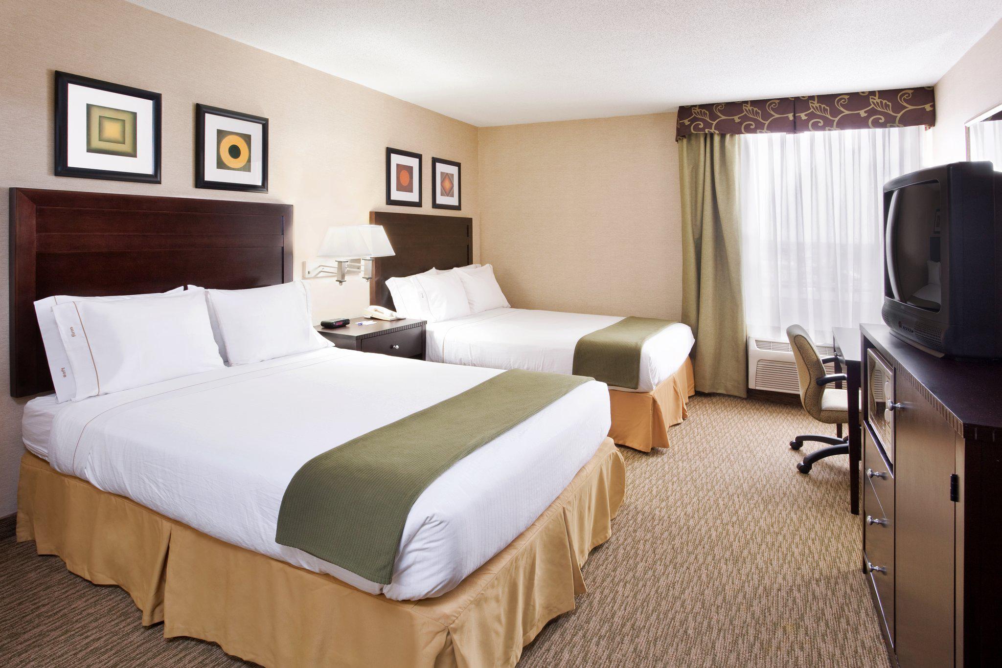 Holiday Inn Express & Suites Cleveland-Streetsboro Photo