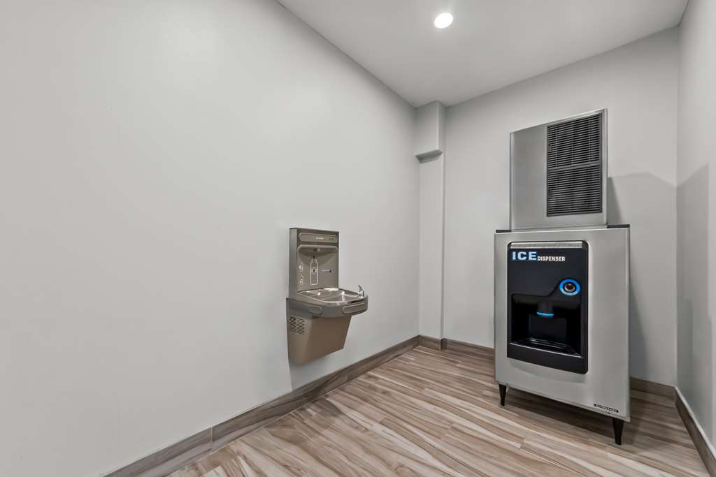 Spark by Hilton Selma Image