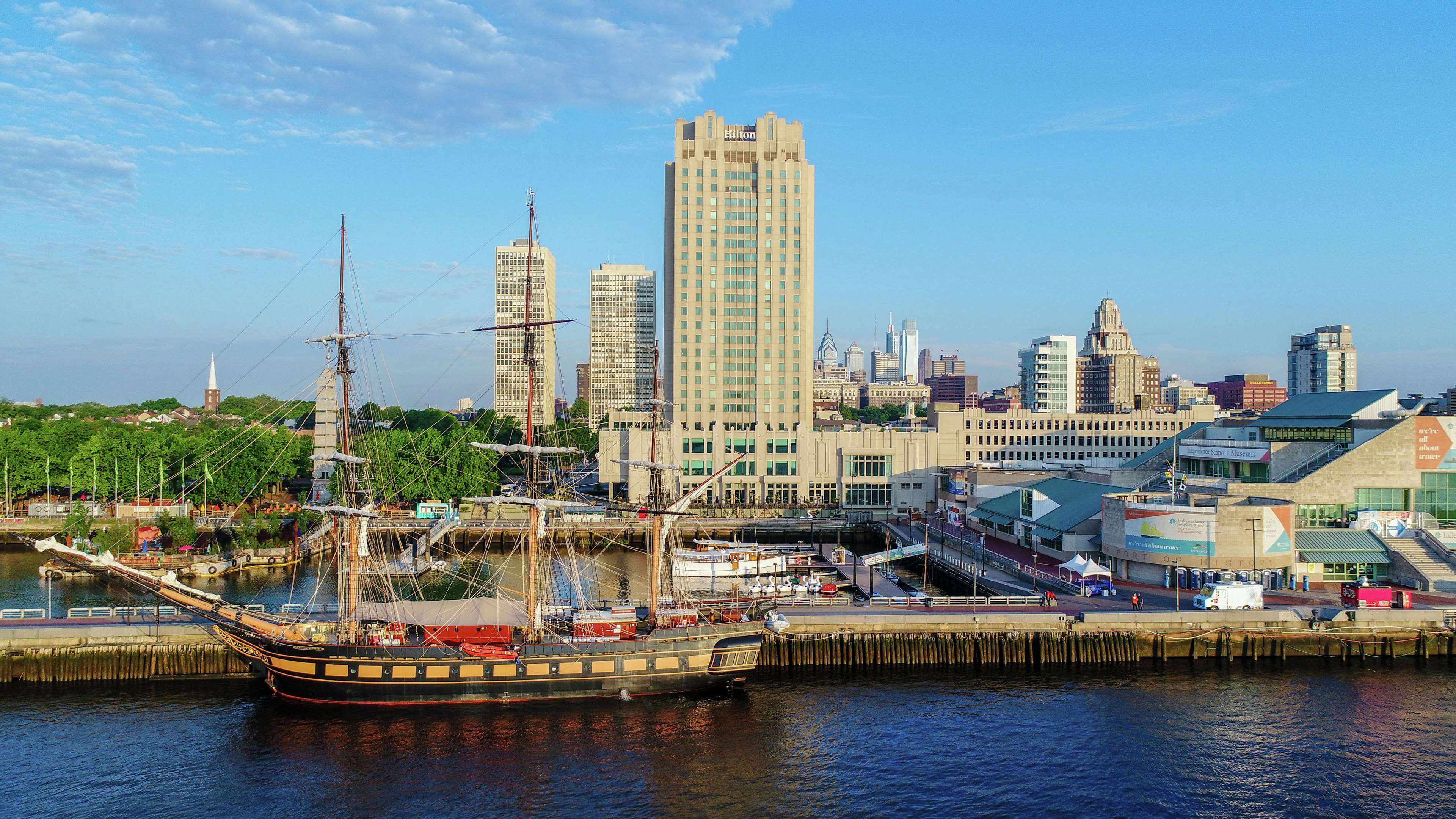 Hilton Philadelphia at Penn's Landing Photo