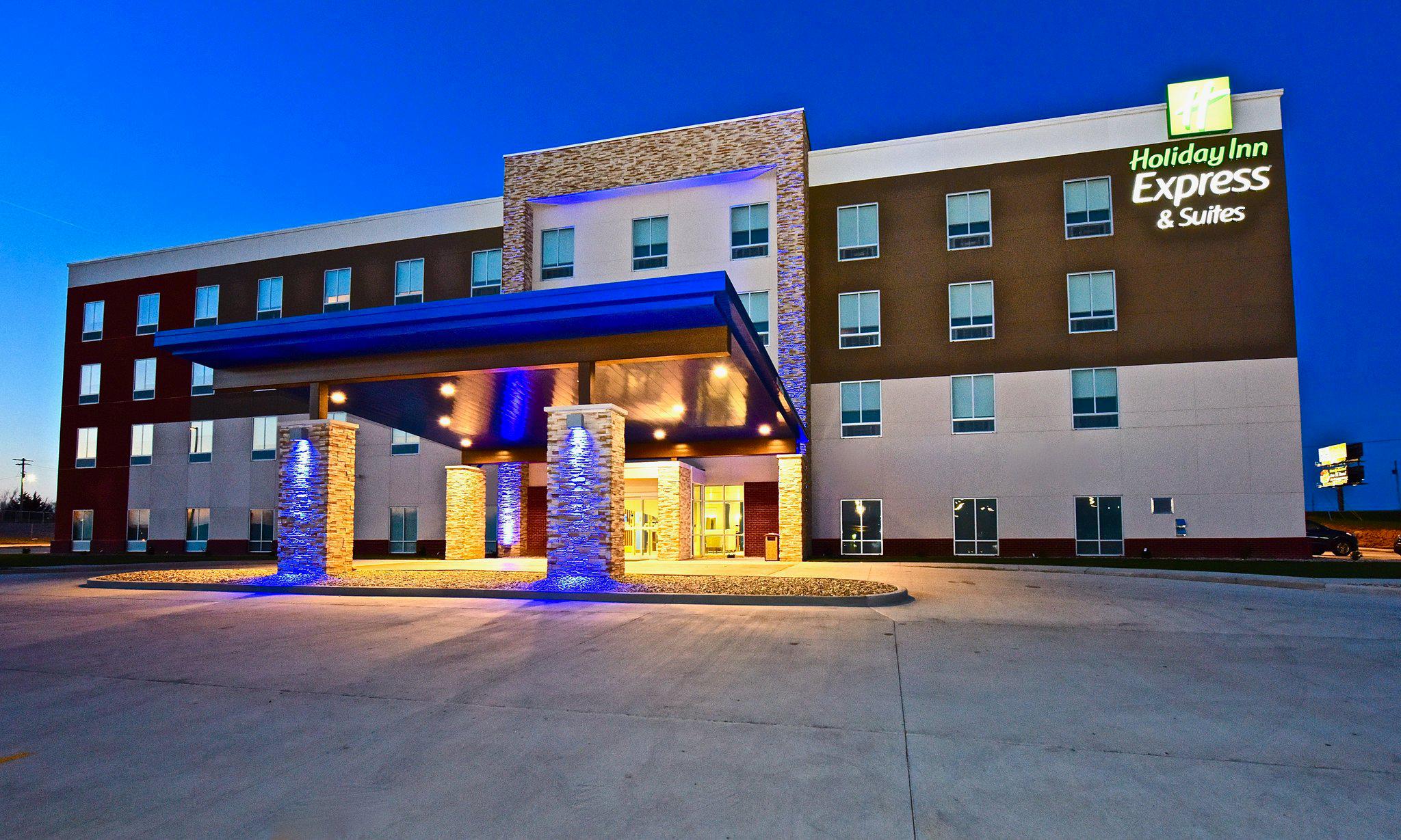 Holiday Inn Express & Suites Perryville I-55 Photo