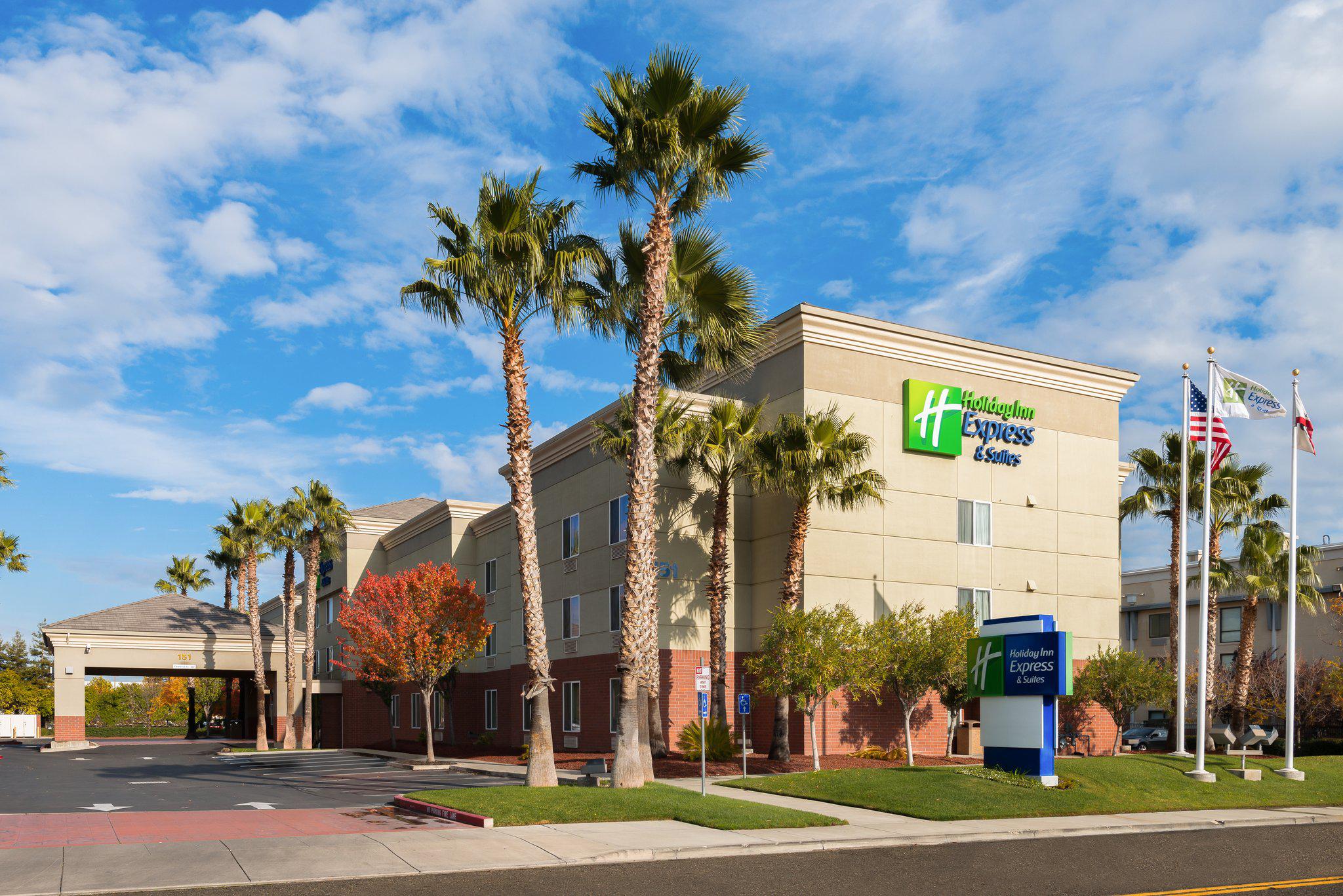 Holiday Inn Express & Suites Vacaville Photo