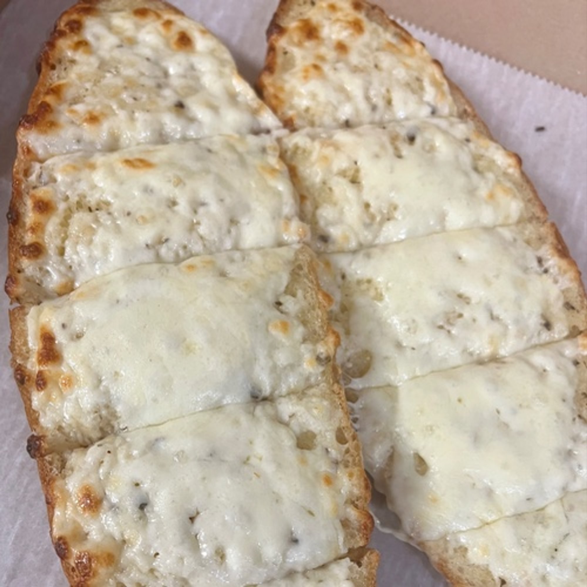 GARLIC BREAD W/ CHEESE