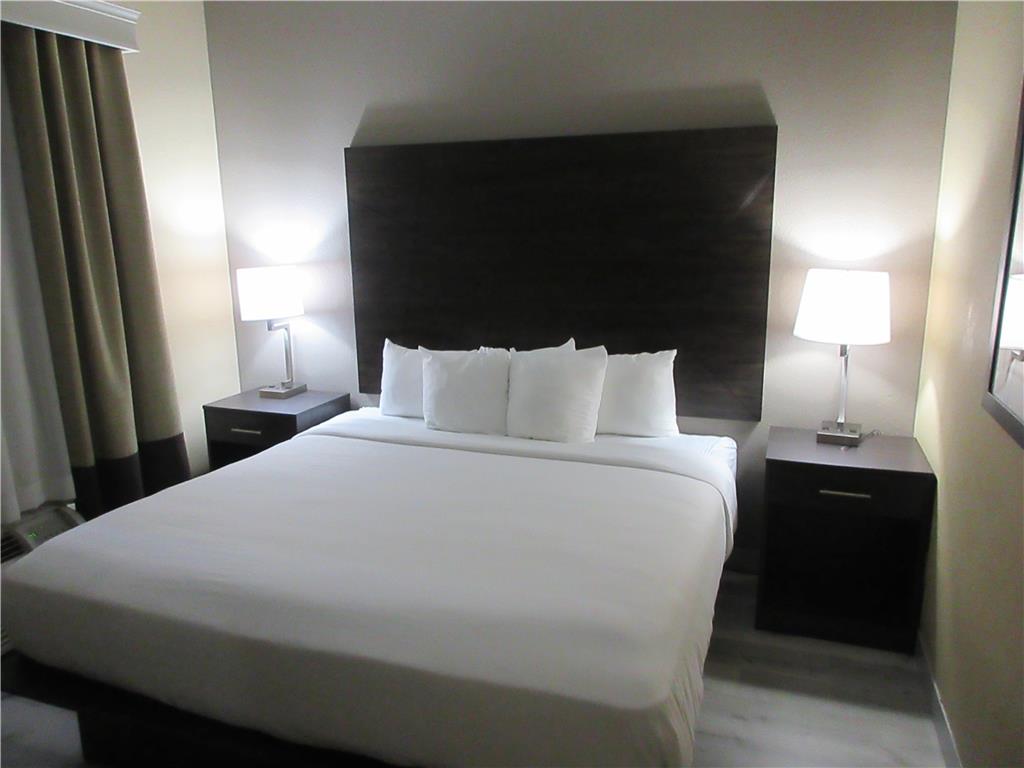 Best Western Kenner Image