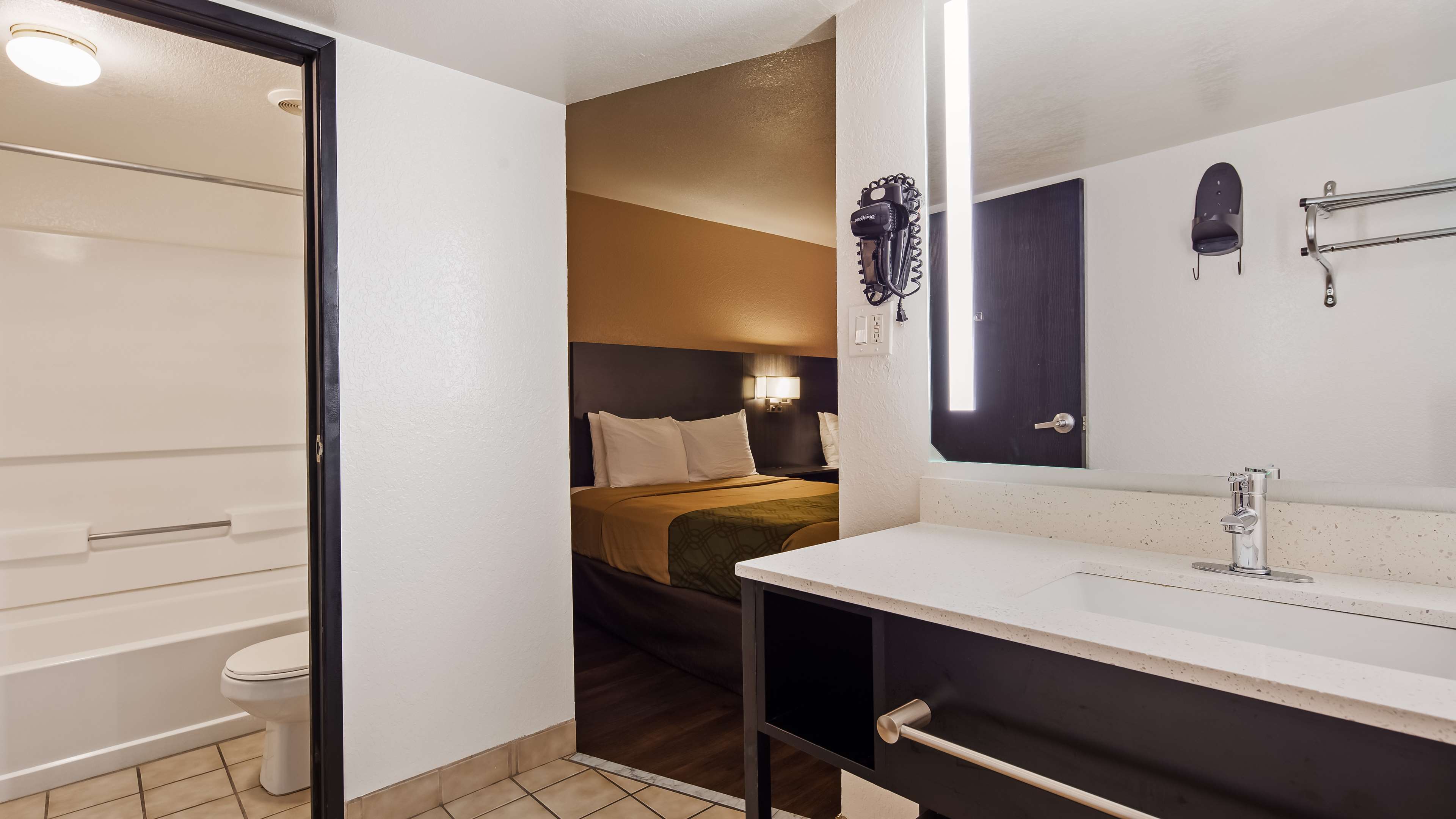 SureStay Hotel by Best Western Phoenix Airport Photo