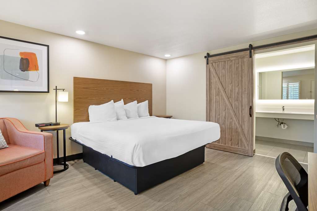 Best Western Shadow Inn Image