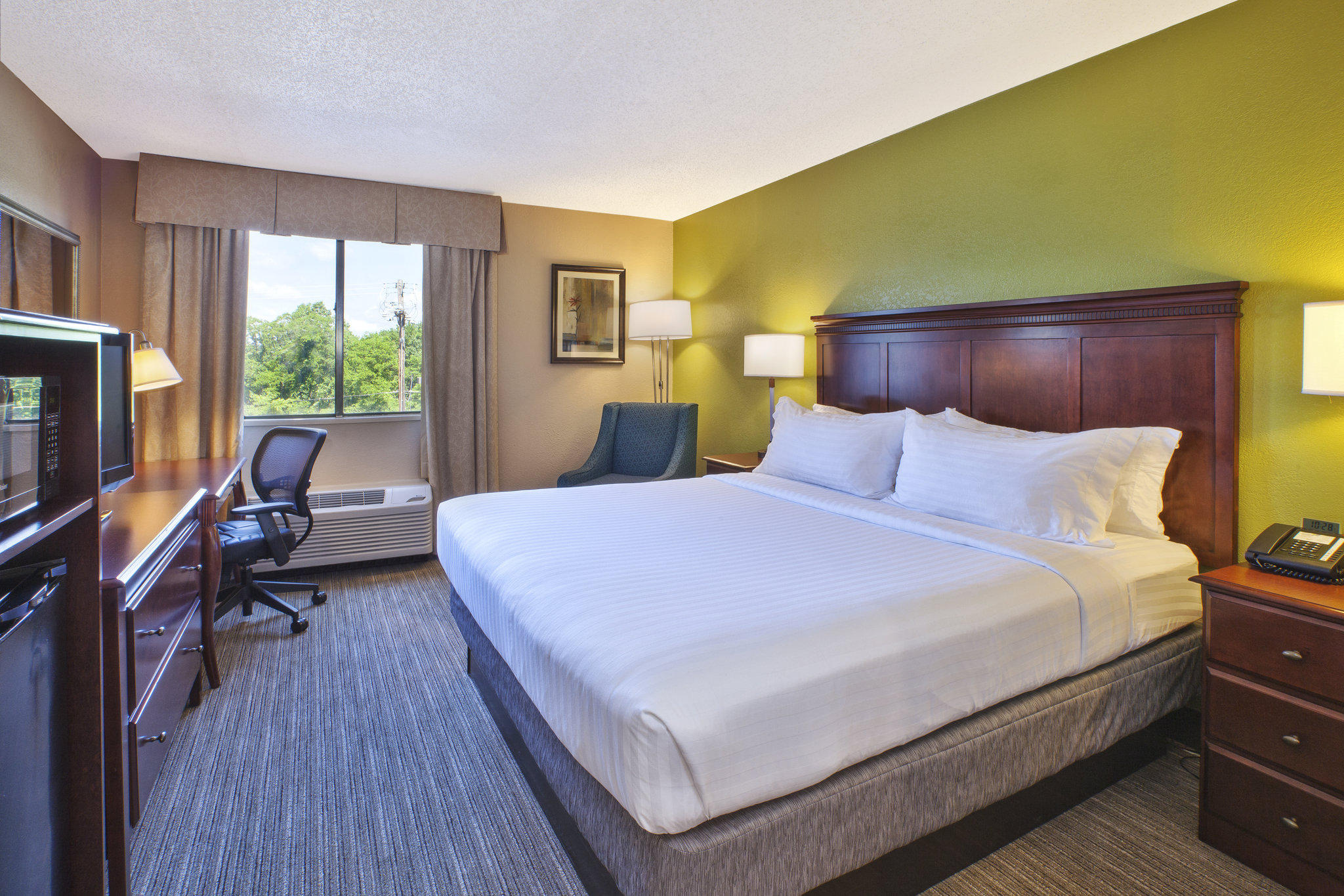 Holiday Inn Express & Suites Germantown - Gaithersburg Photo