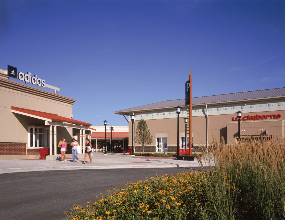 Chicago Premium Outlets, 1650 Premium Outlet Blvd, Aurora, IL