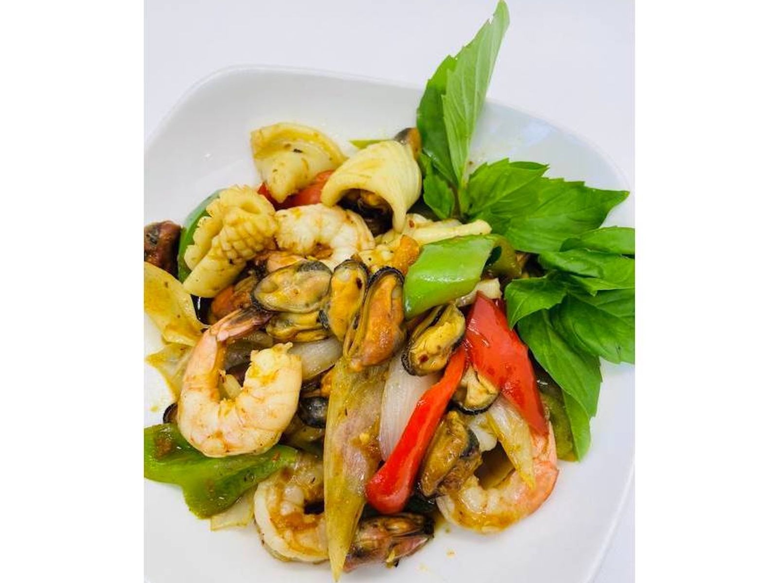 C2. Seafood Prik Phao