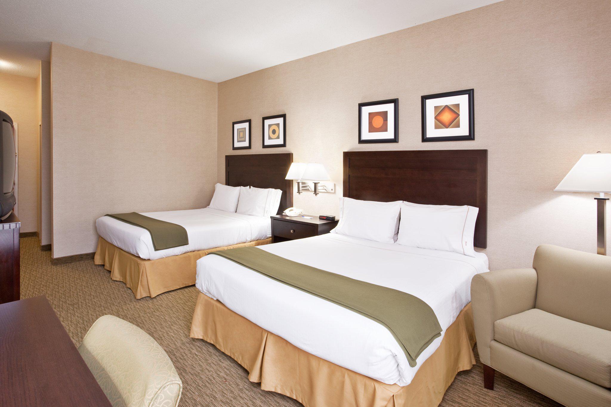 Holiday Inn Express & Suites Cleveland-Streetsboro Photo