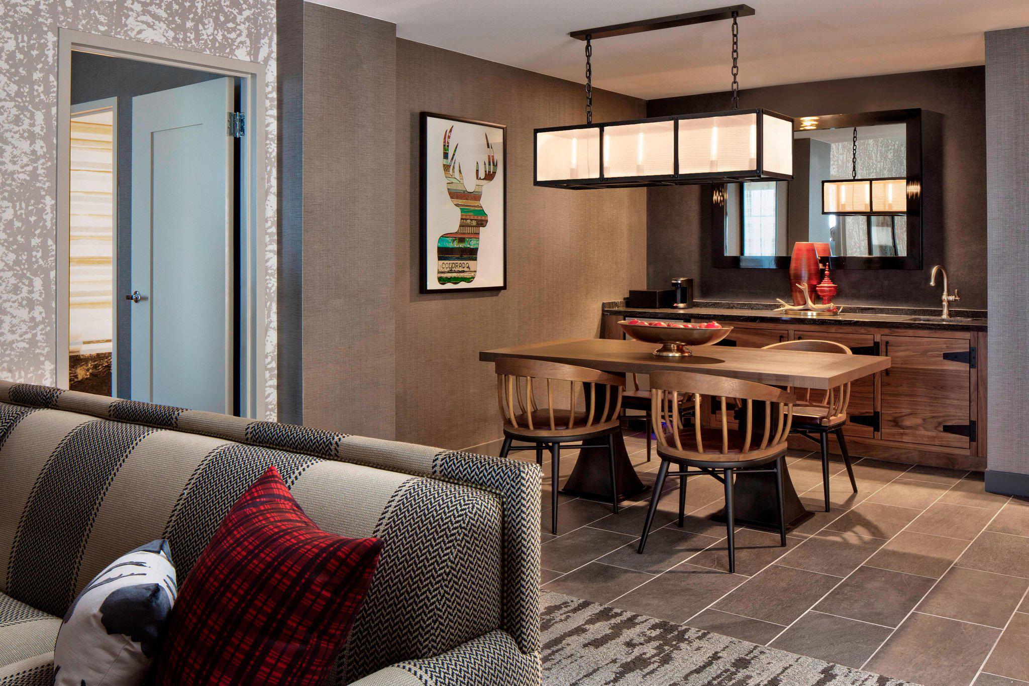 Gaylord Rockies Resort & Convention Center Photo