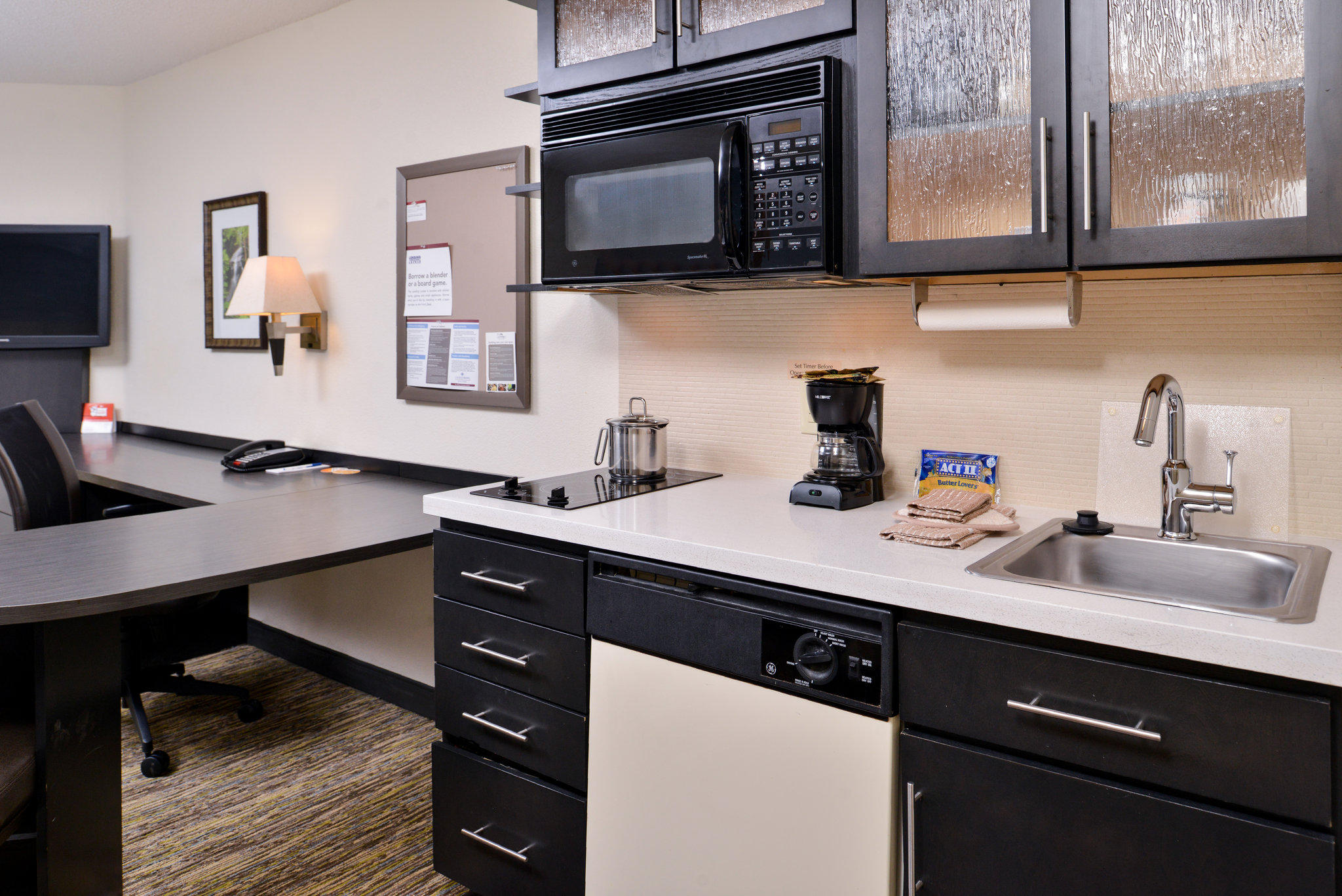 Candlewood Suites Charlotte-University Photo