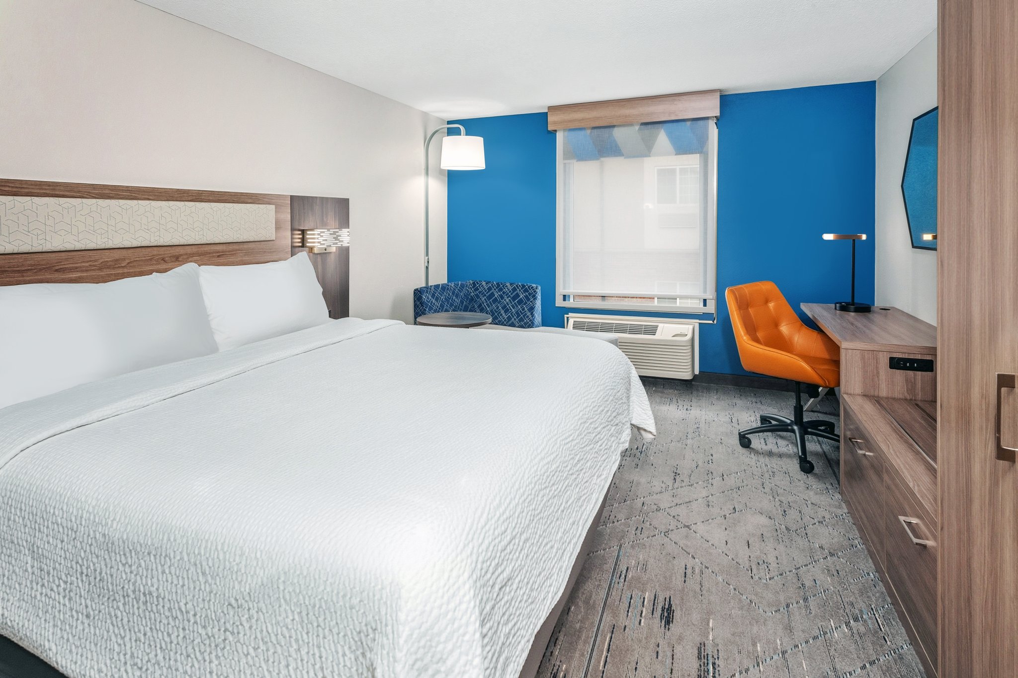 Holiday Inn Express & Suites Bloomington - Normal by IHG Image