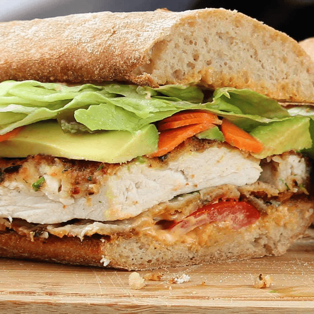 Grilled Chicken Sandwich / Sandwich De Pechuga De Pollo a La Parrilla