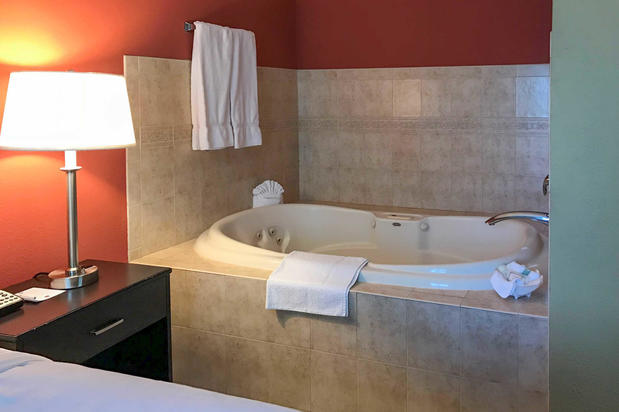 Images Clarion Hotel & Conference Center