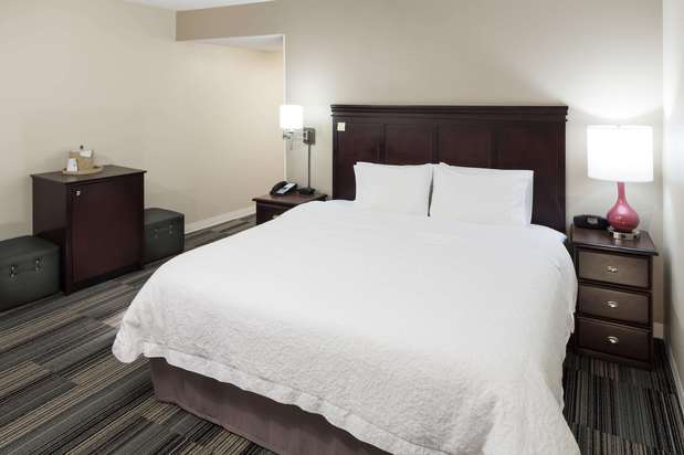 Images Hampton Inn & Suites Omaha-Downtown