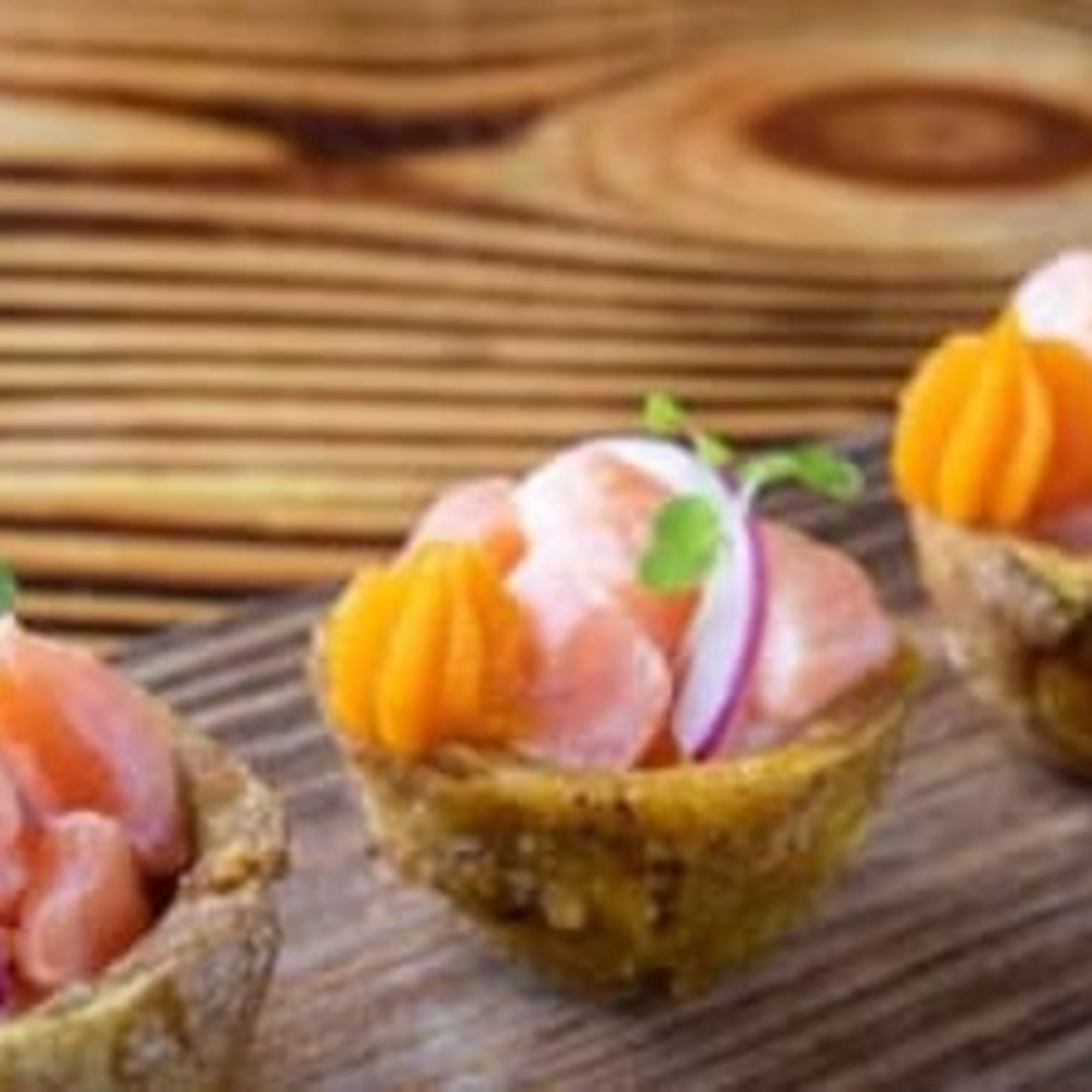 Ceviche De Salmon En Canasta De Toston