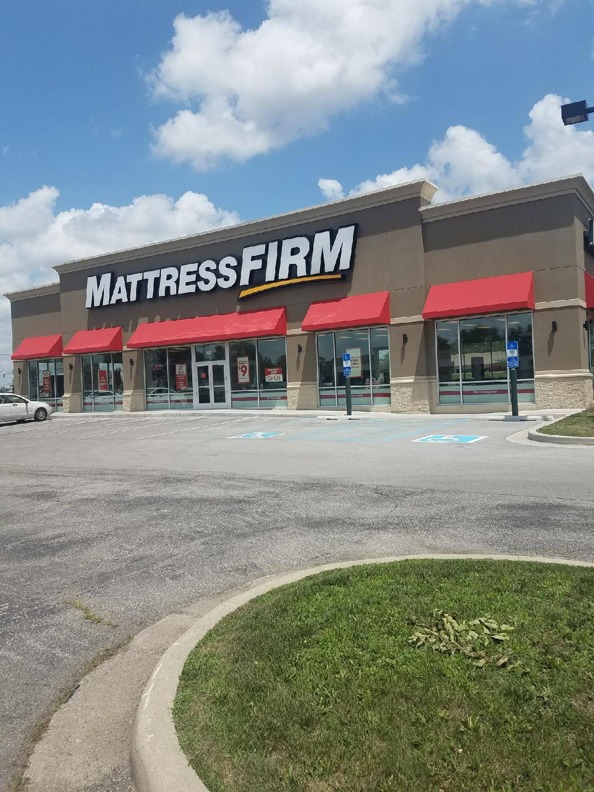 Mattress Firm Clearance Photo