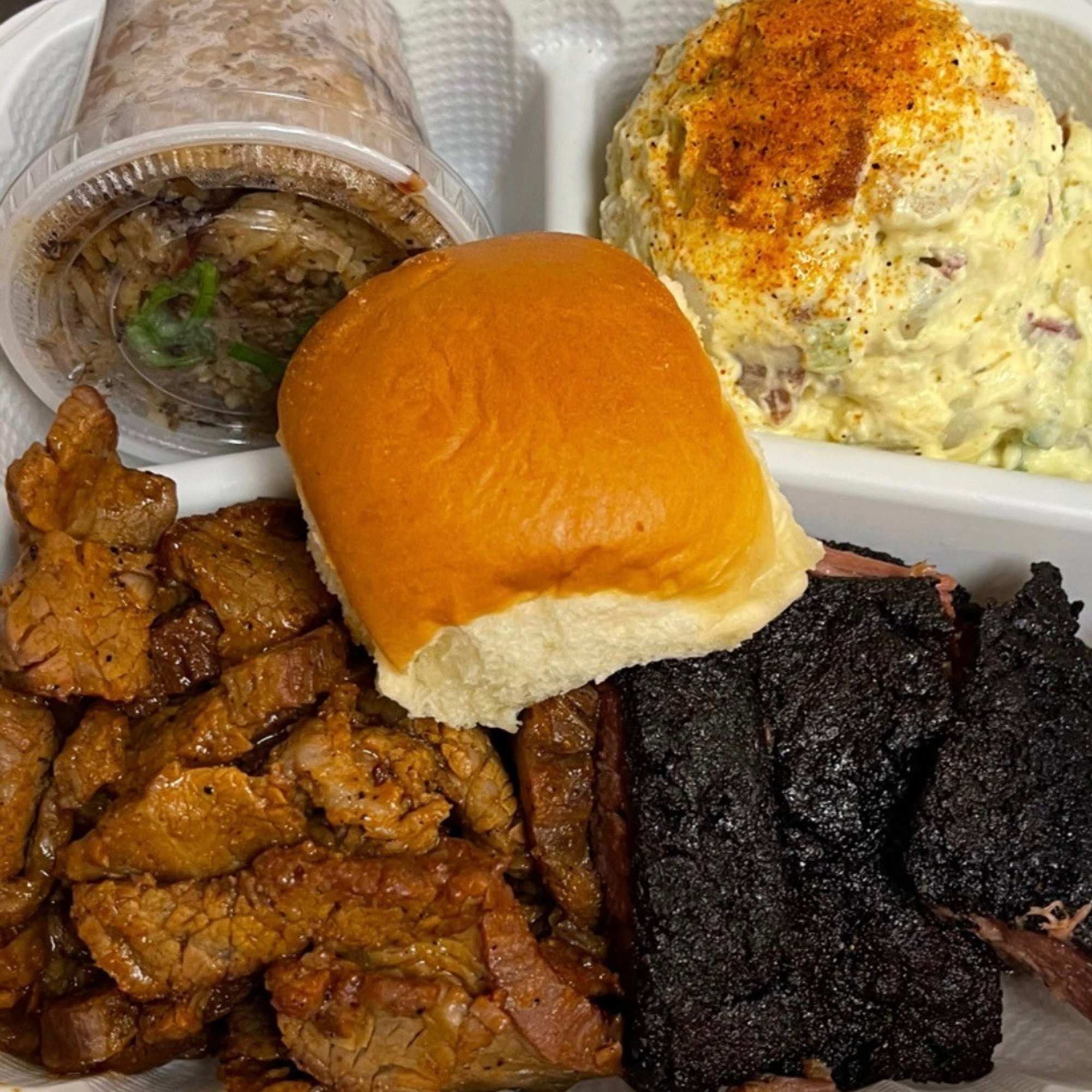 COMBO 6 - BRISKET w/ TRI-TIP + TWO SIDES.