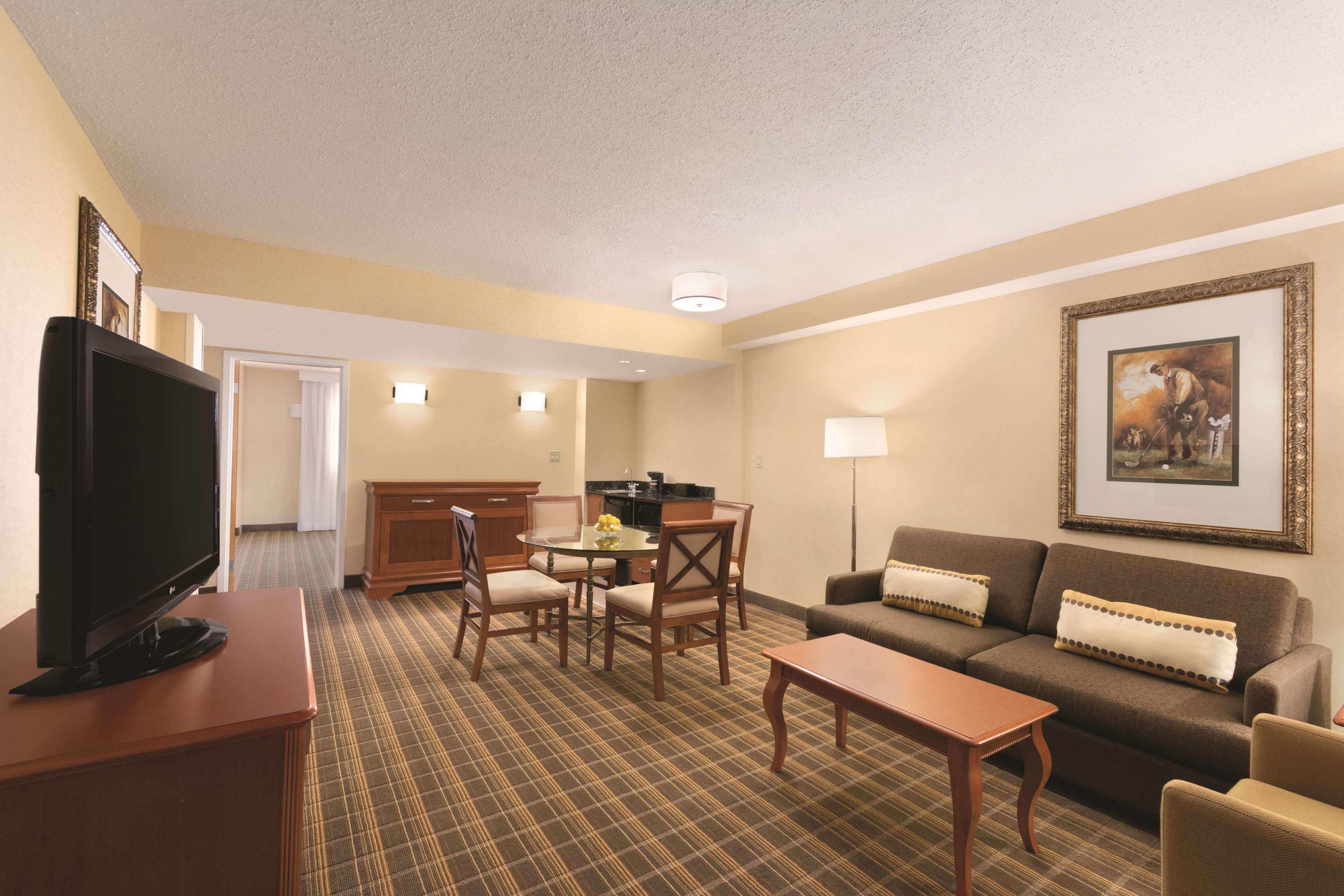 Embassy Suites by Hilton Greenville Golf Resort & Conference Center Photo