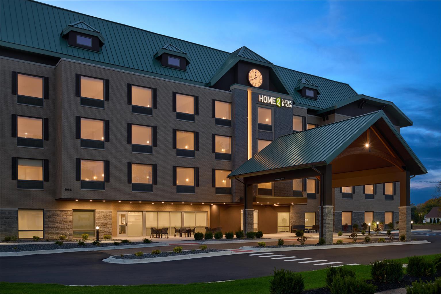 Home2 Suites by Hilton Frankenmuth Logo